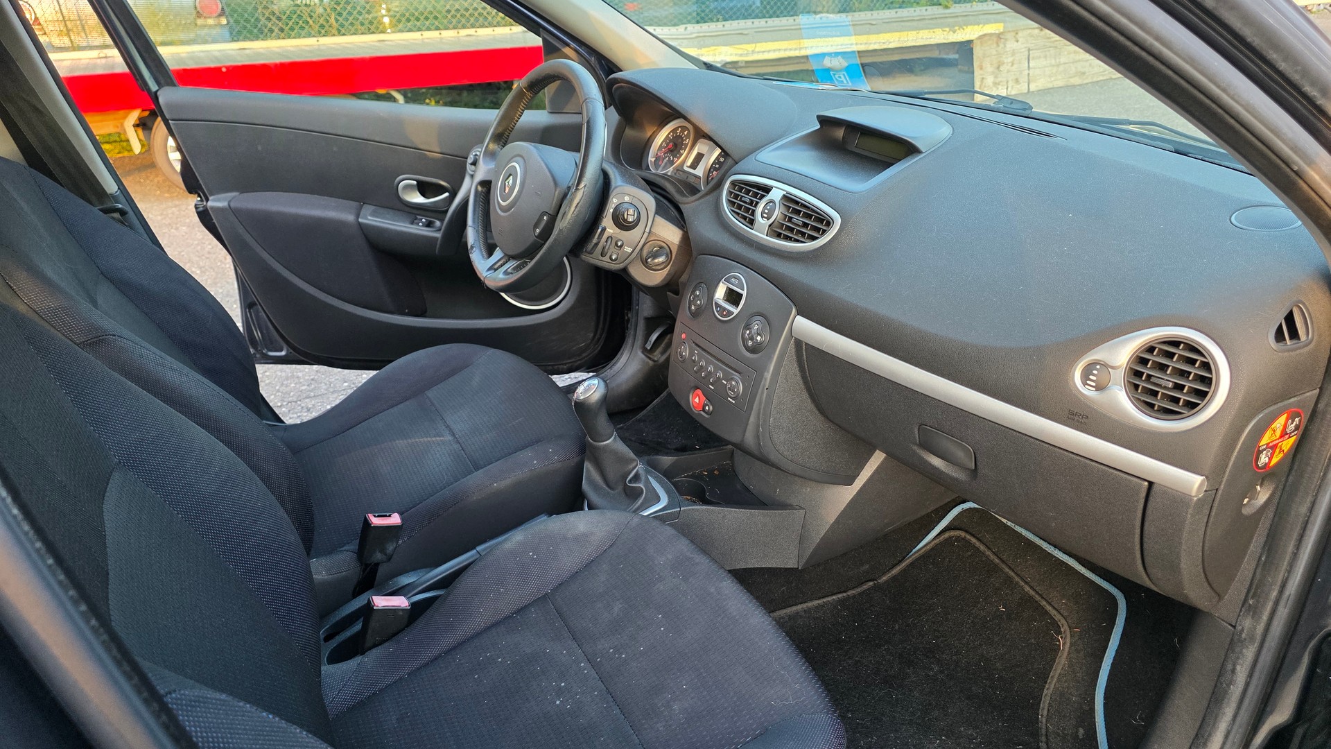 RENAULT Clio Grandtour 1.6 16V Dynamique-image-8
