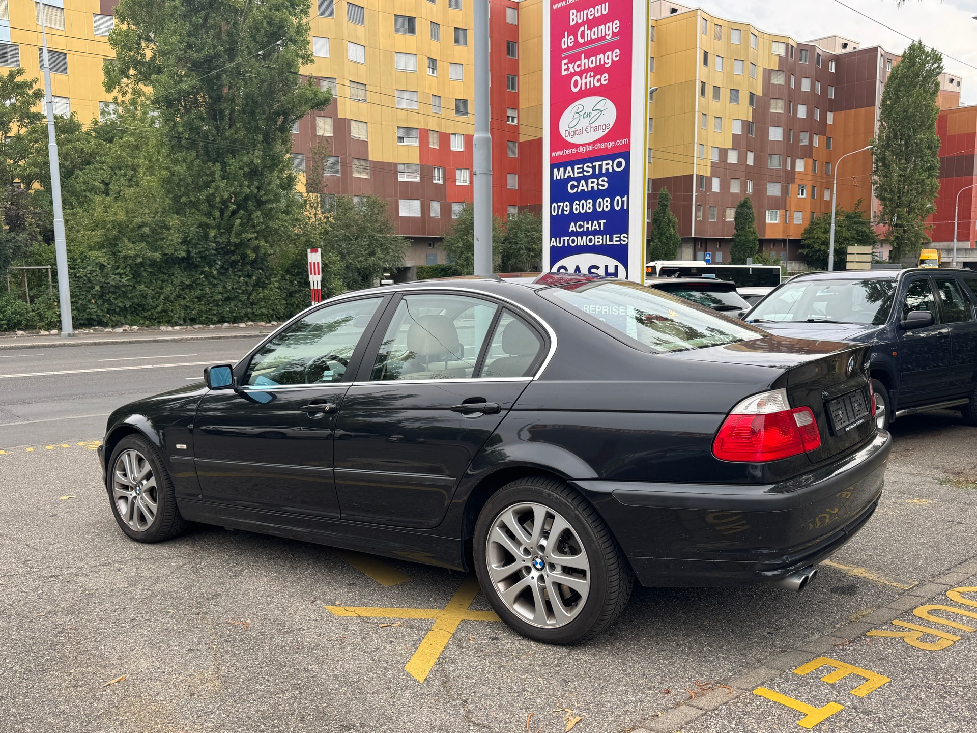 BMW 330xi-image-4