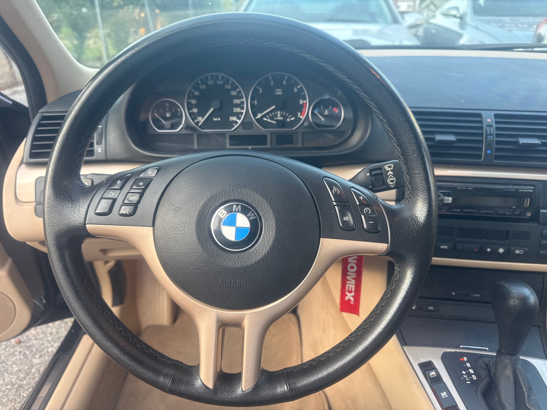 BMW 330xi-image-11
