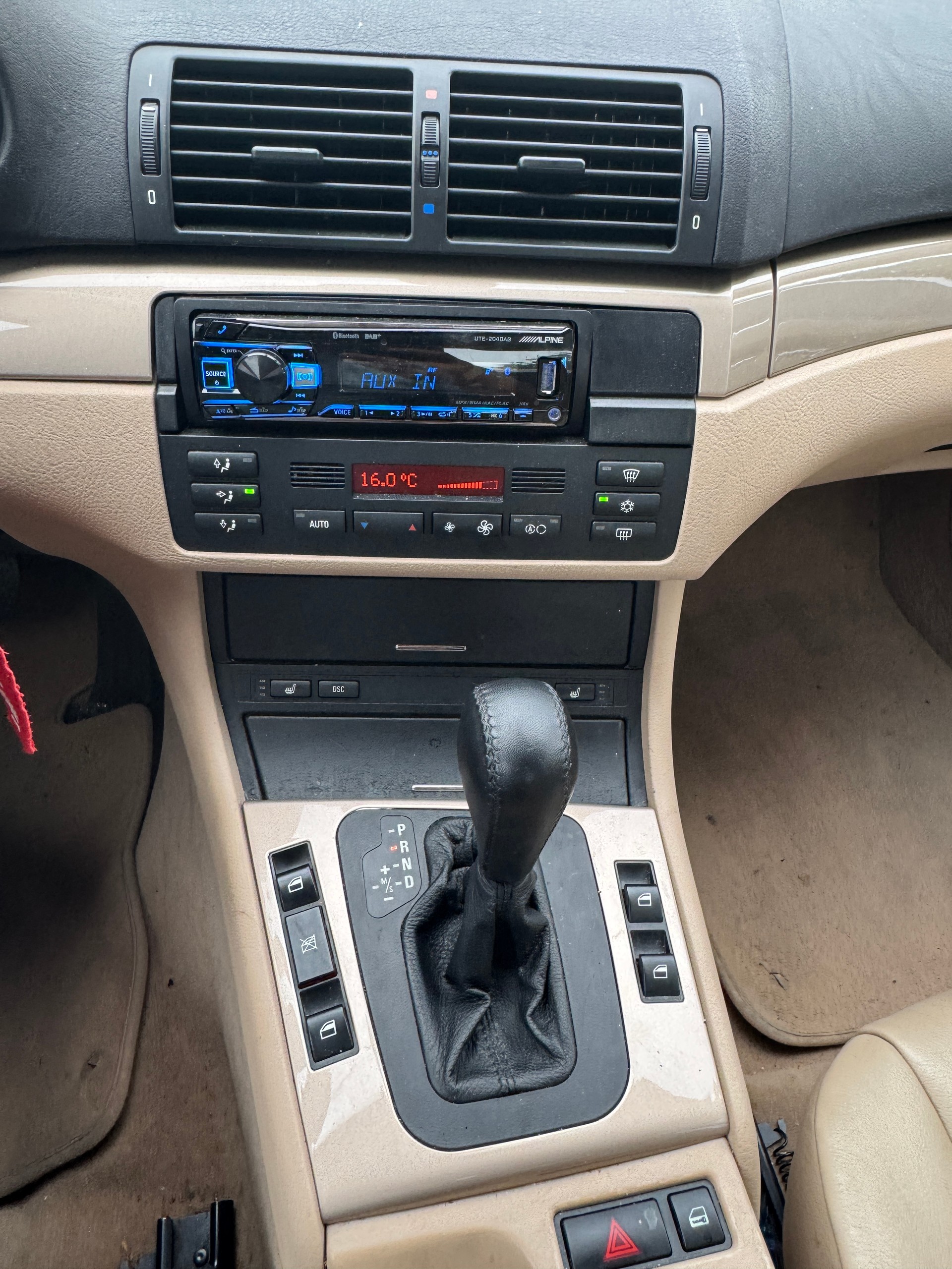 BMW 330xi-image-12
