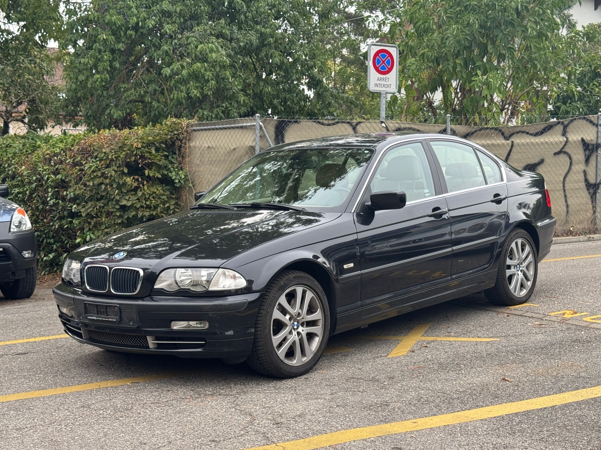 BMW 330xi-image-1