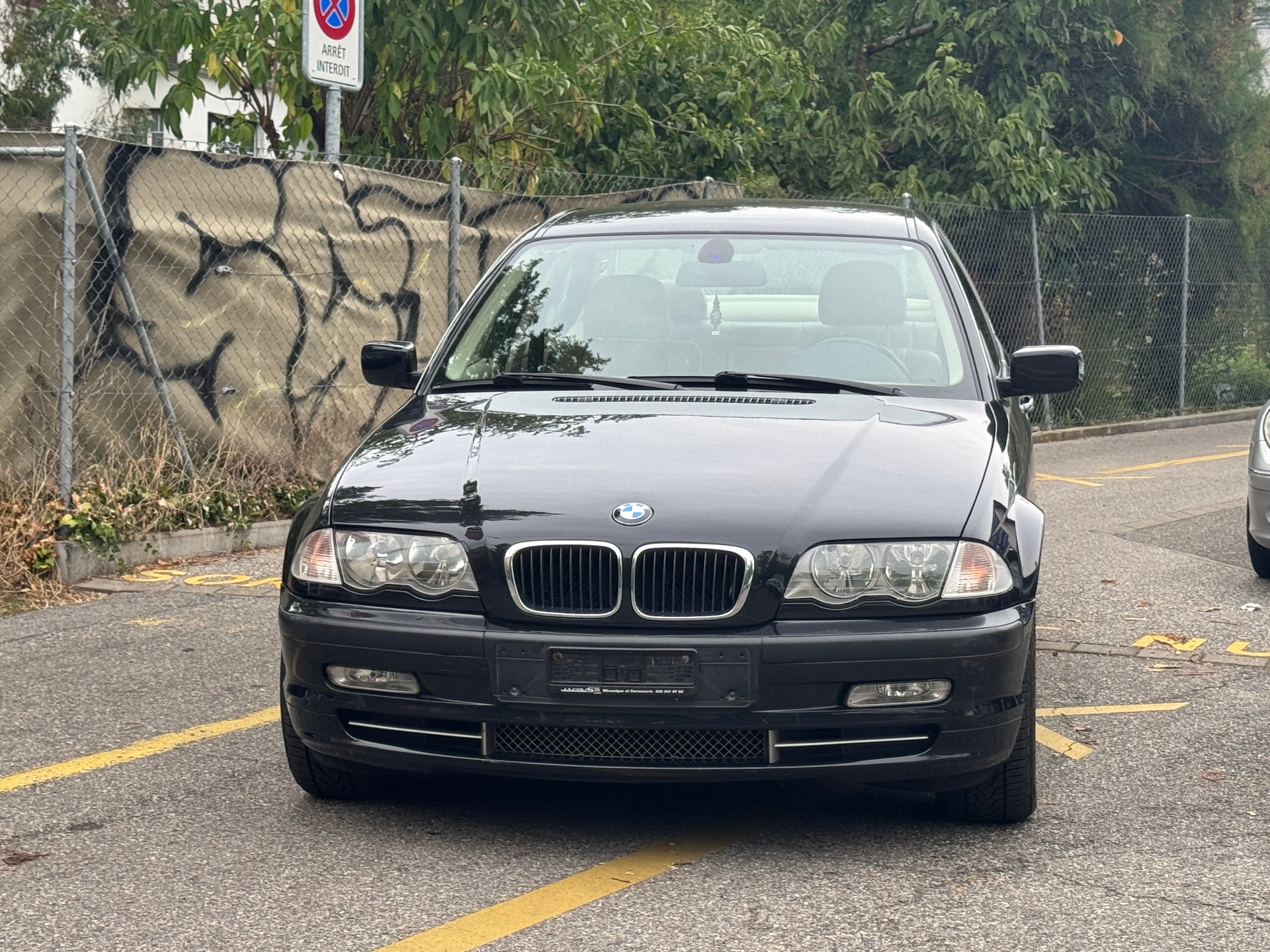 BMW 330xi-image-0