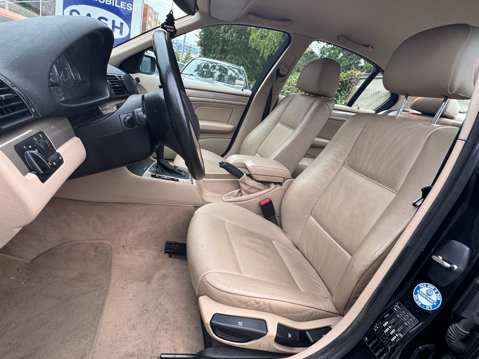 BMW 330xi-image-6