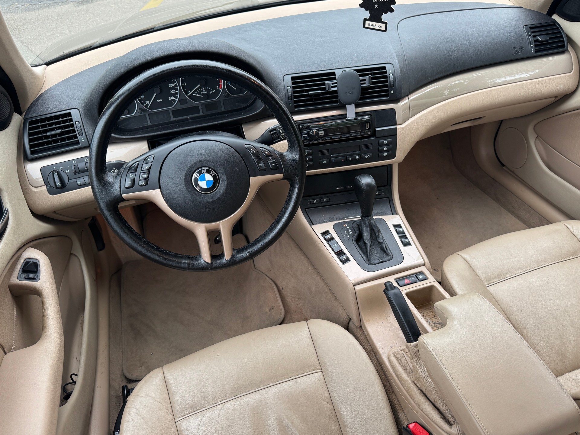 BMW 330xi-image-10