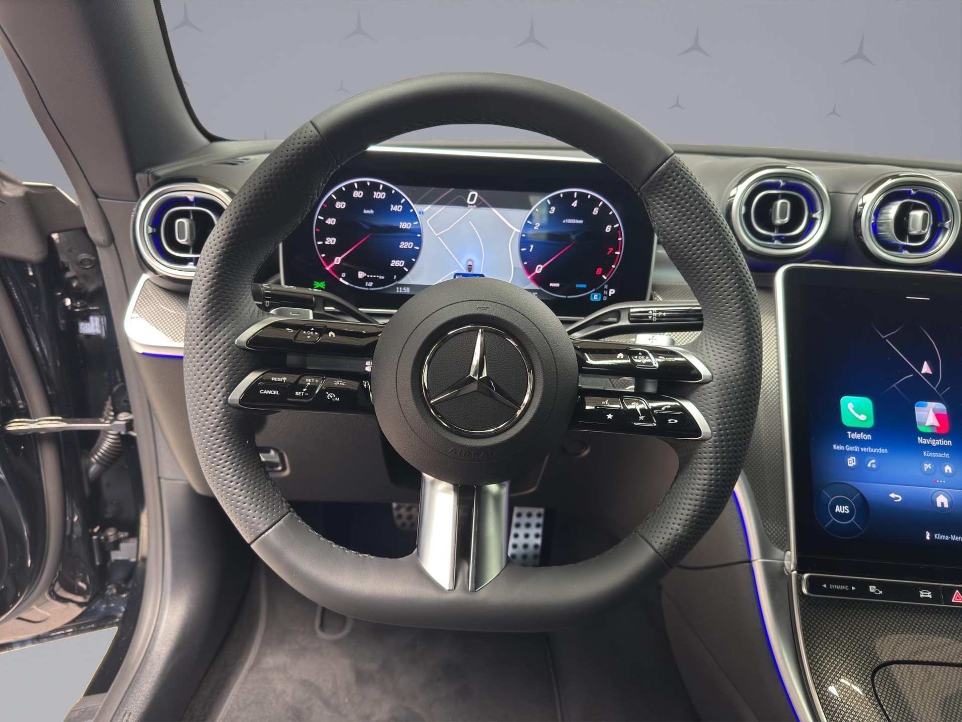 MERCEDES-BENZ CLE 200 AMG Line 4matic Cabriolet-image-9