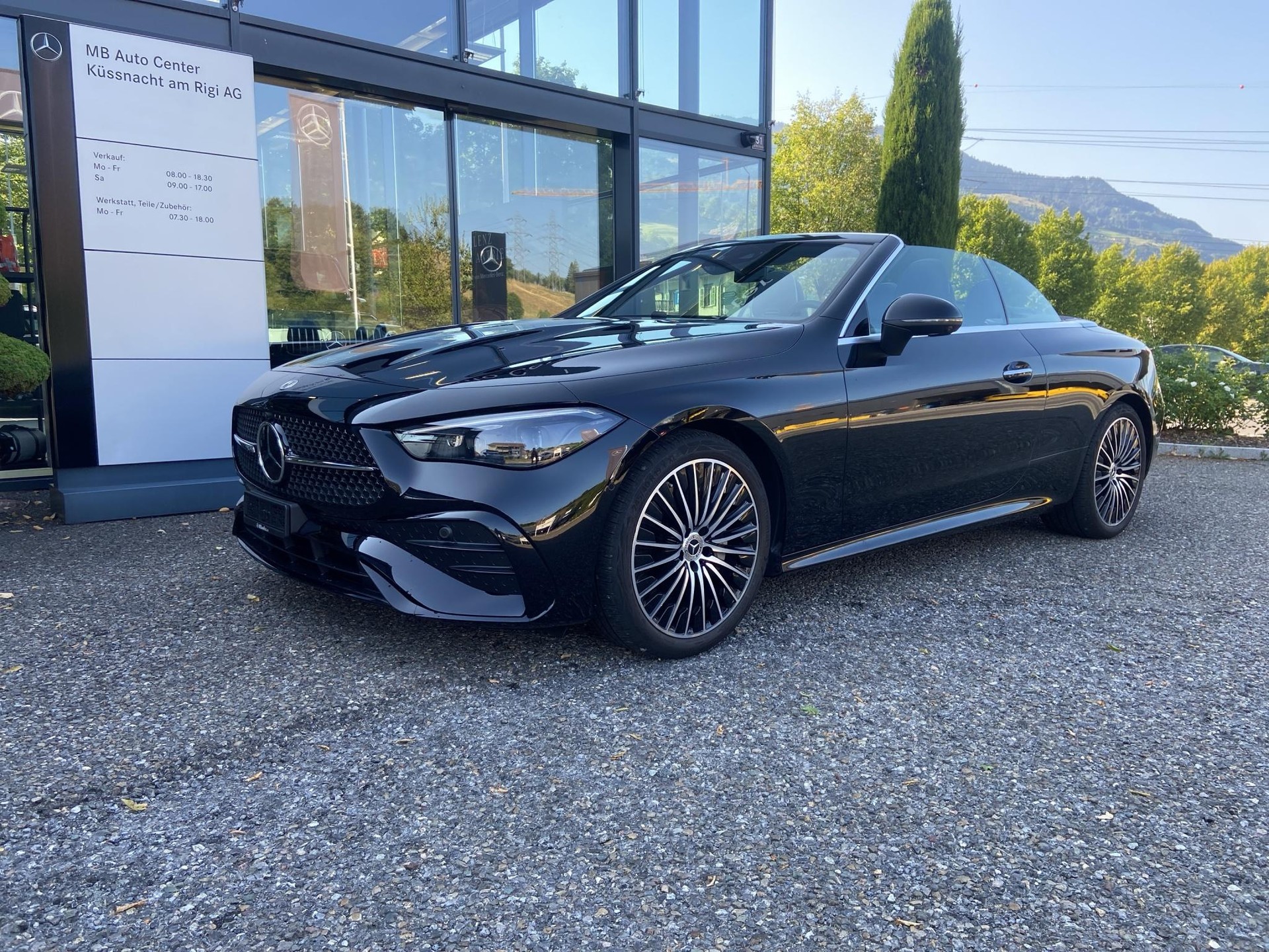 MERCEDES-BENZ CLE 200 AMG Line 4matic Cabriolet-image-24