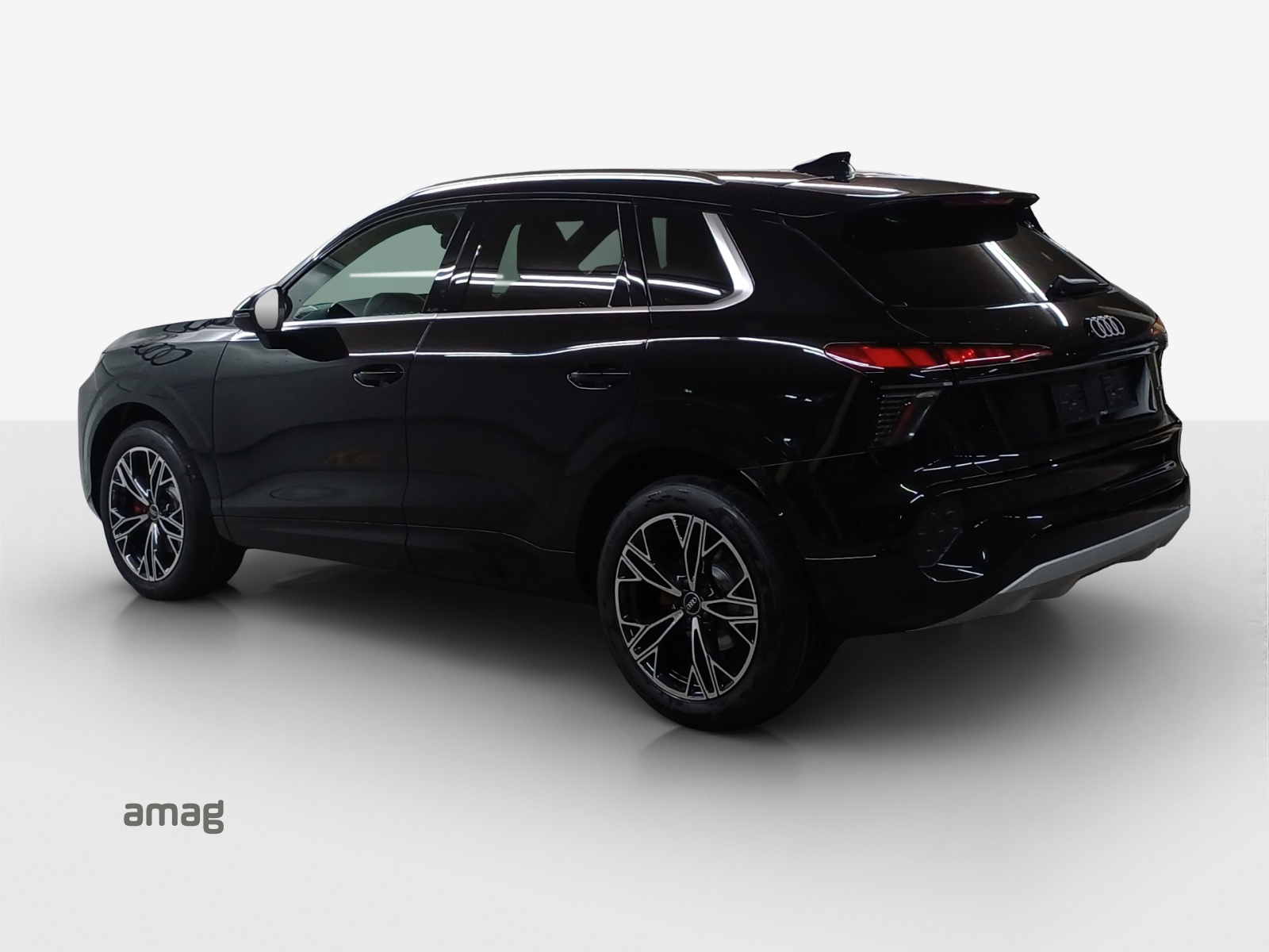 AUDI Q3 SUV TFSI quattro 150 kW S tronic-image-2