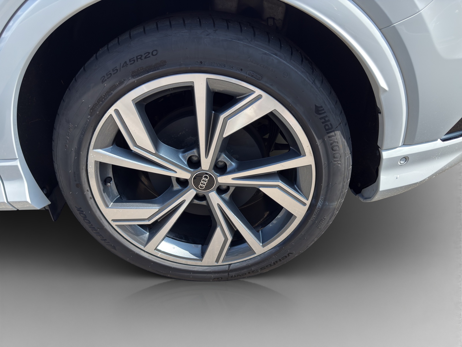 AUDI Q4 Sportback e-tron 50 quattro-image-13