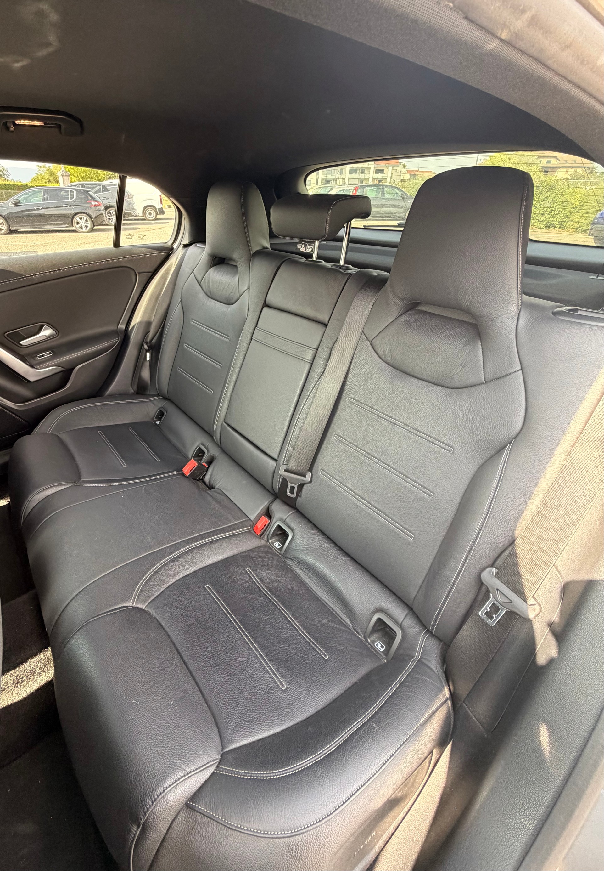 MERCEDES-BENZ A 200 AMG Line-image-4