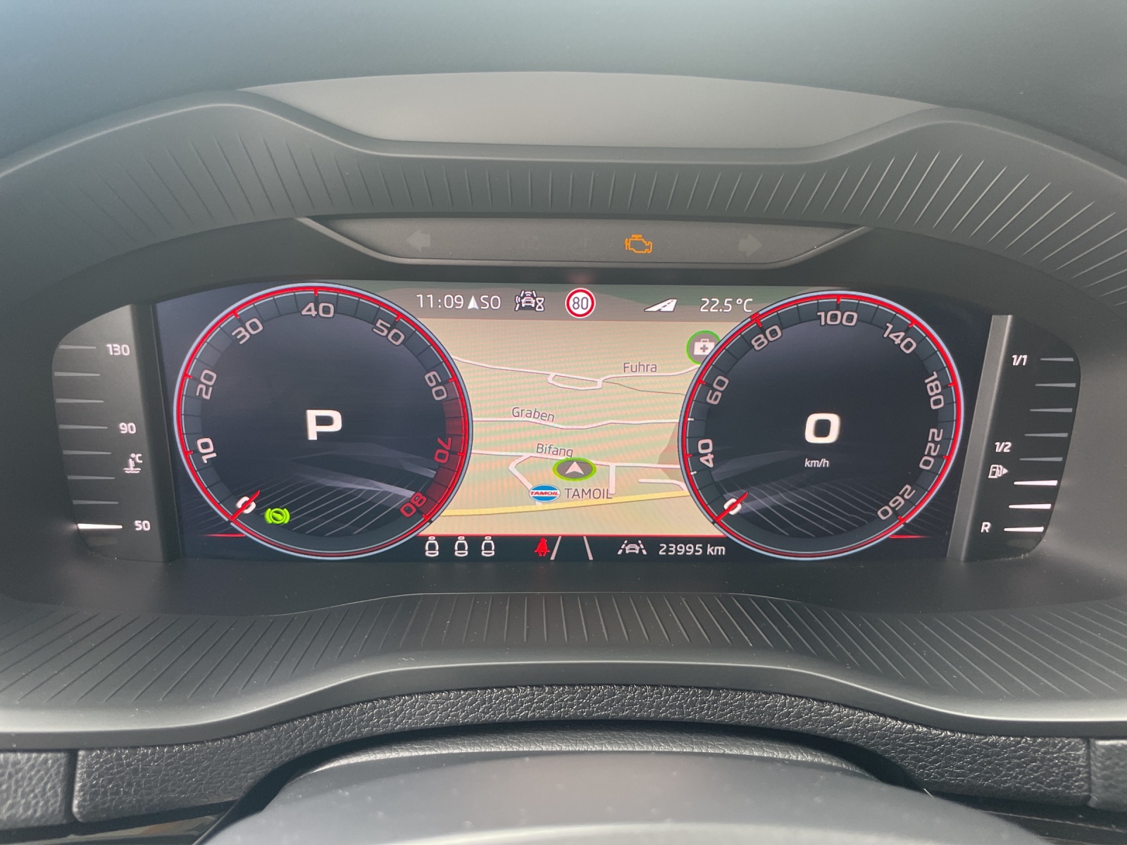 SKODA Karoq 2.0 TSI SportLine 4x4 DSG-image-8