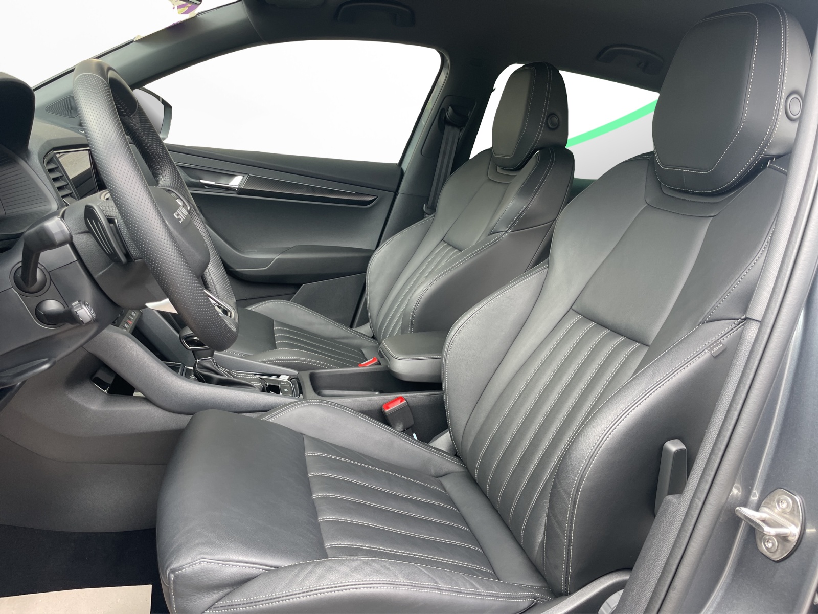 SKODA Karoq 2.0 TSI SportLine 4x4 DSG-image-6