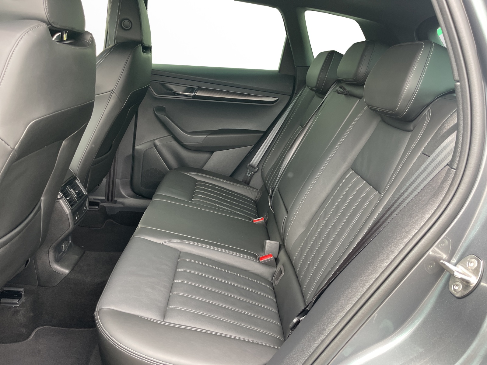 SKODA Karoq 2.0 TSI SportLine 4x4 DSG-image-13