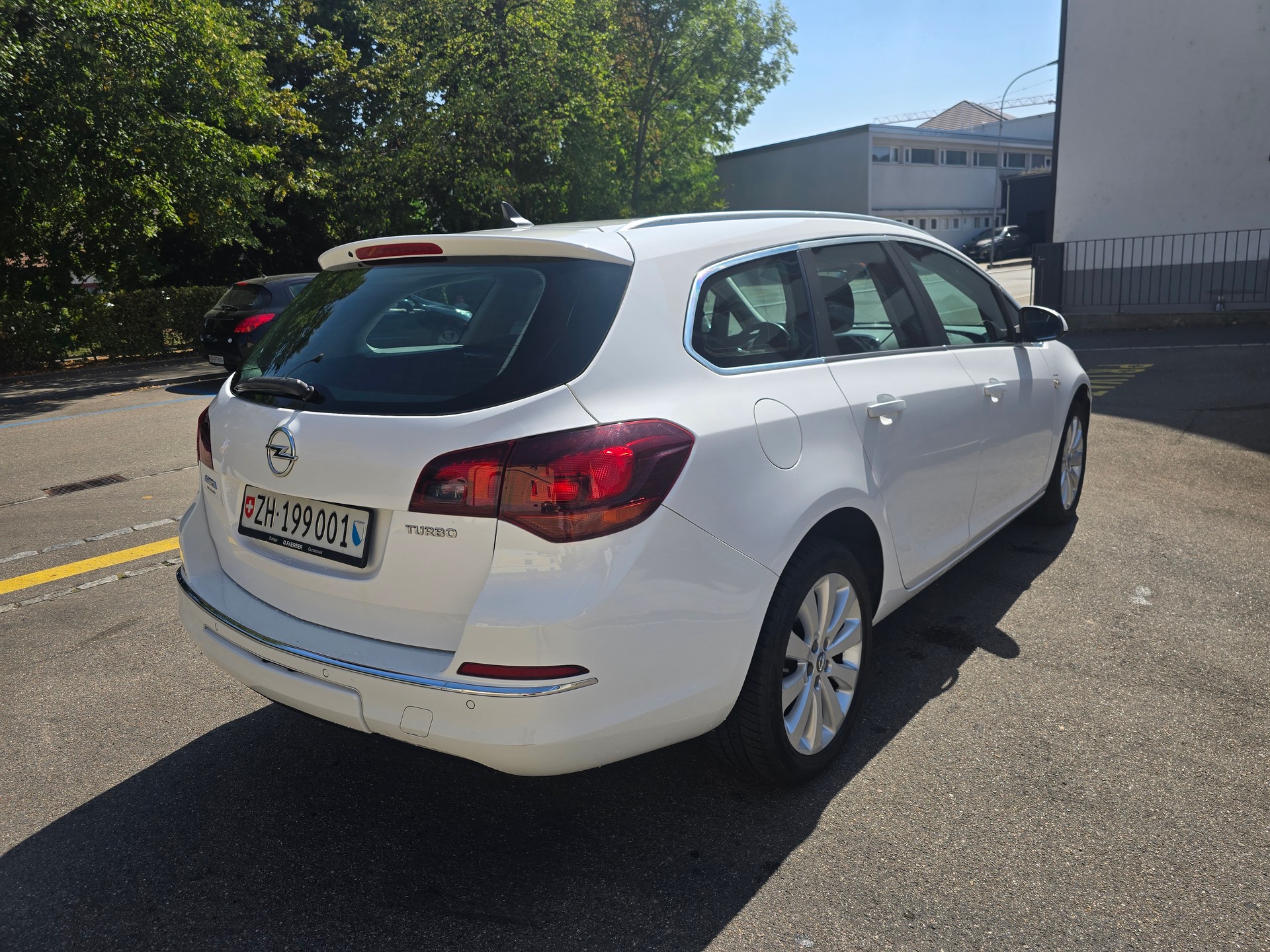 OPEL Astra SportsTourer 1.4i 16V Turbo Drive-image-2