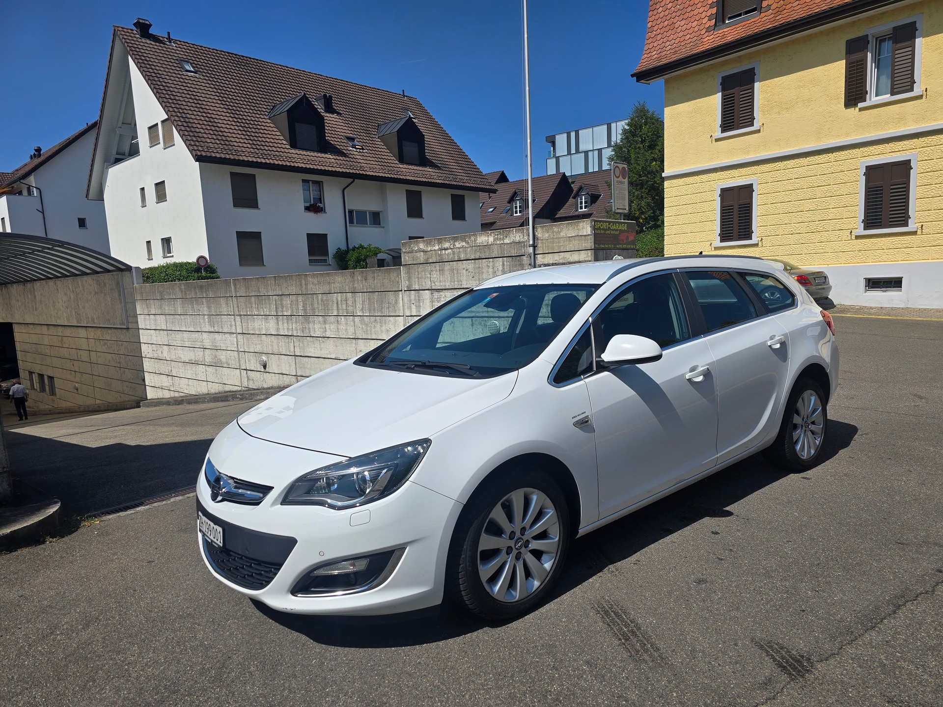 OPEL Astra SportsTourer 1.4i 16V Turbo Drive-image-0