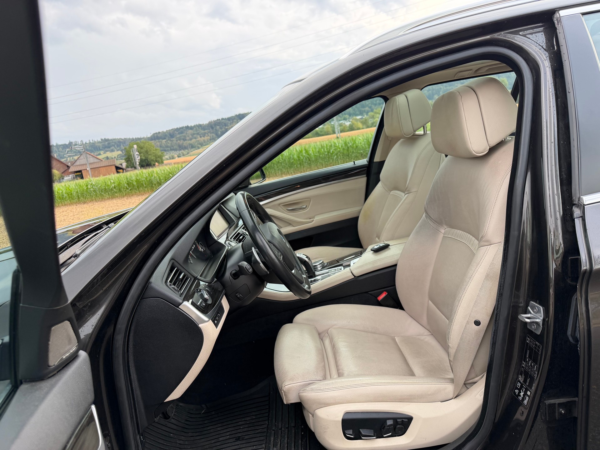 BMW 530d Touring xDrive Steptronic-image-24