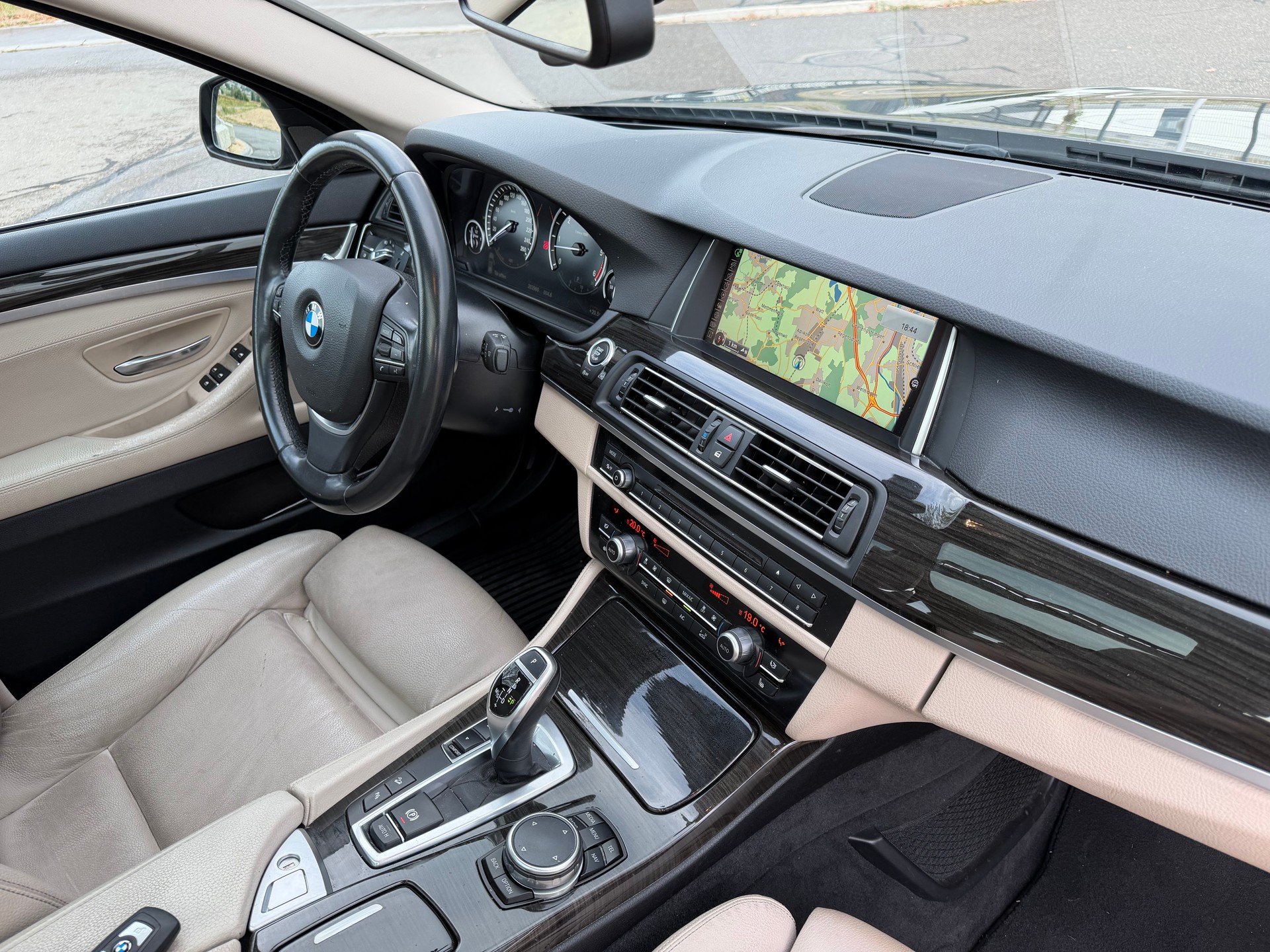 BMW 530d Touring xDrive Steptronic-image-17