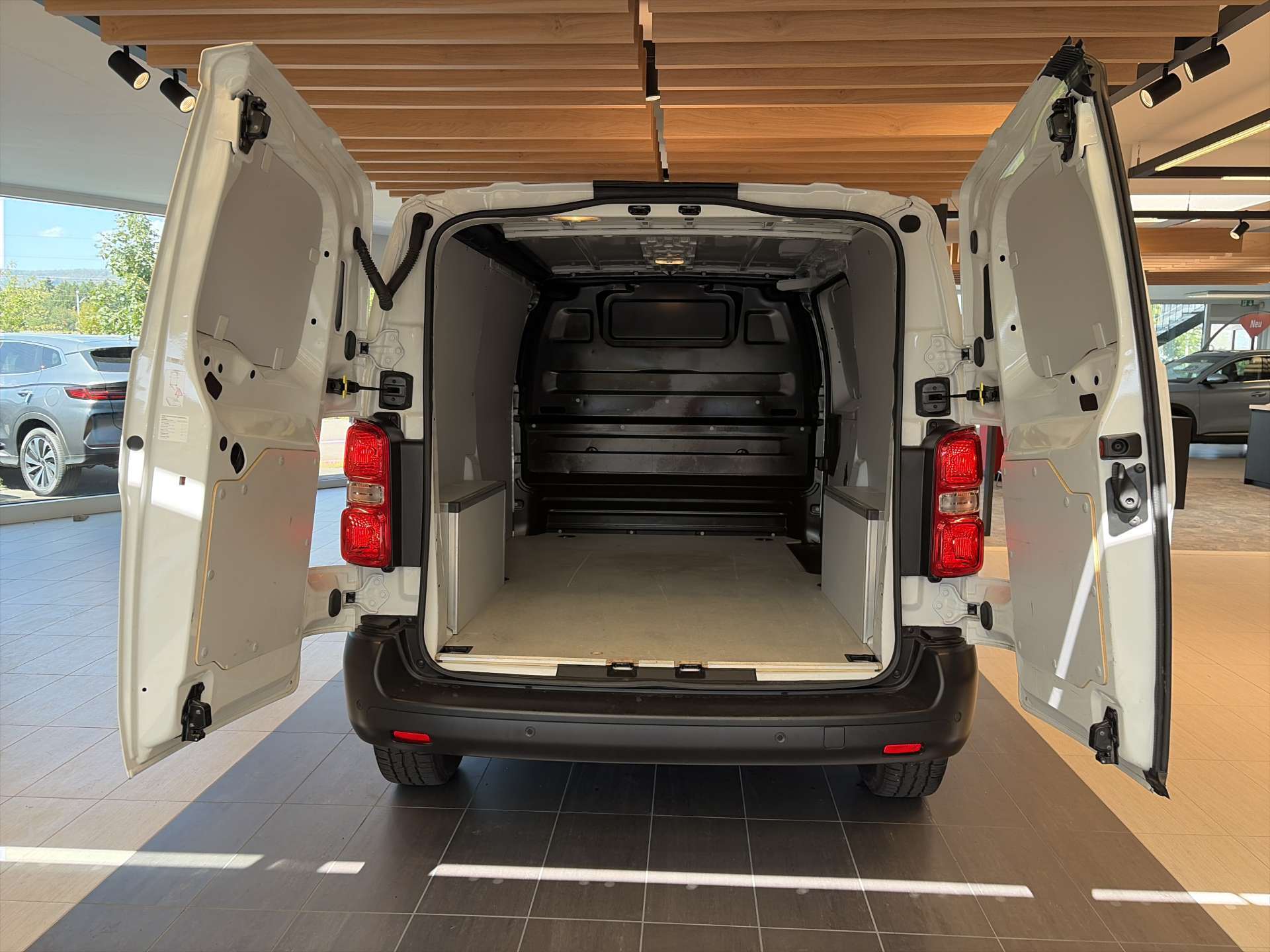 FIAT Scudo 2.0 BlueHDi L2 3-Plätzer EAT-Automat-image-13