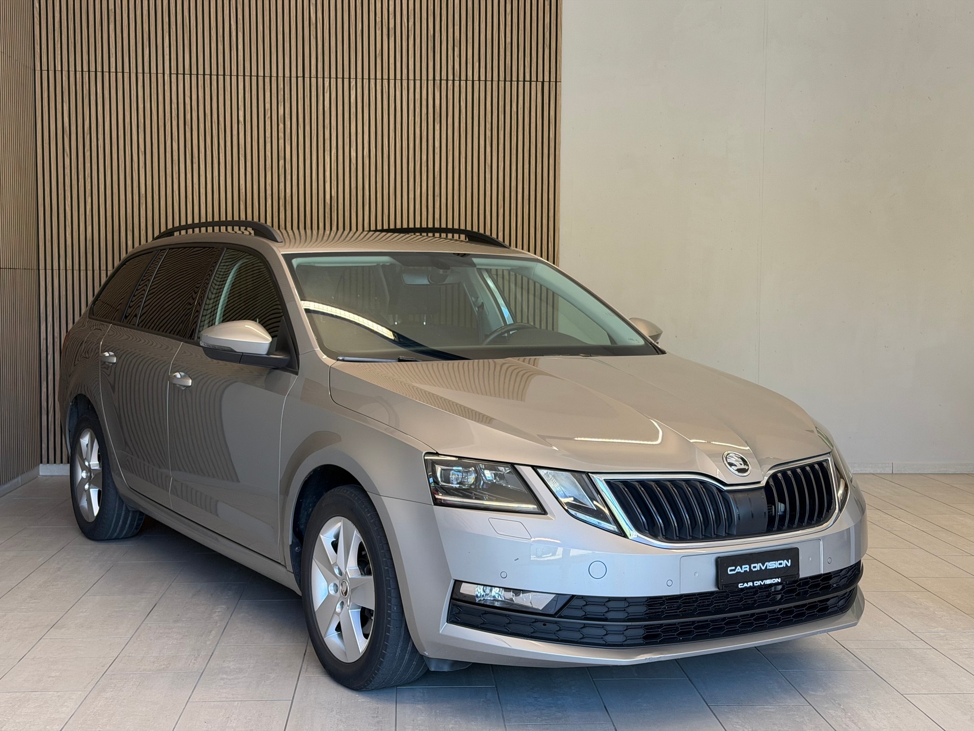 SKODA Octavia Combi 2.0 TDI Ambition DSG-image-3