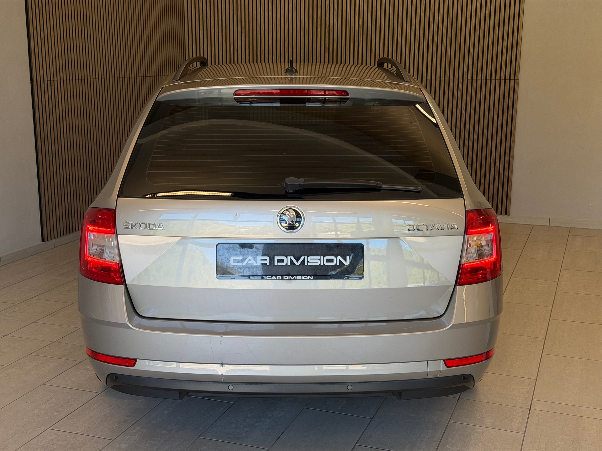 SKODA Octavia Combi 2.0 TDI Ambition DSG-image-7