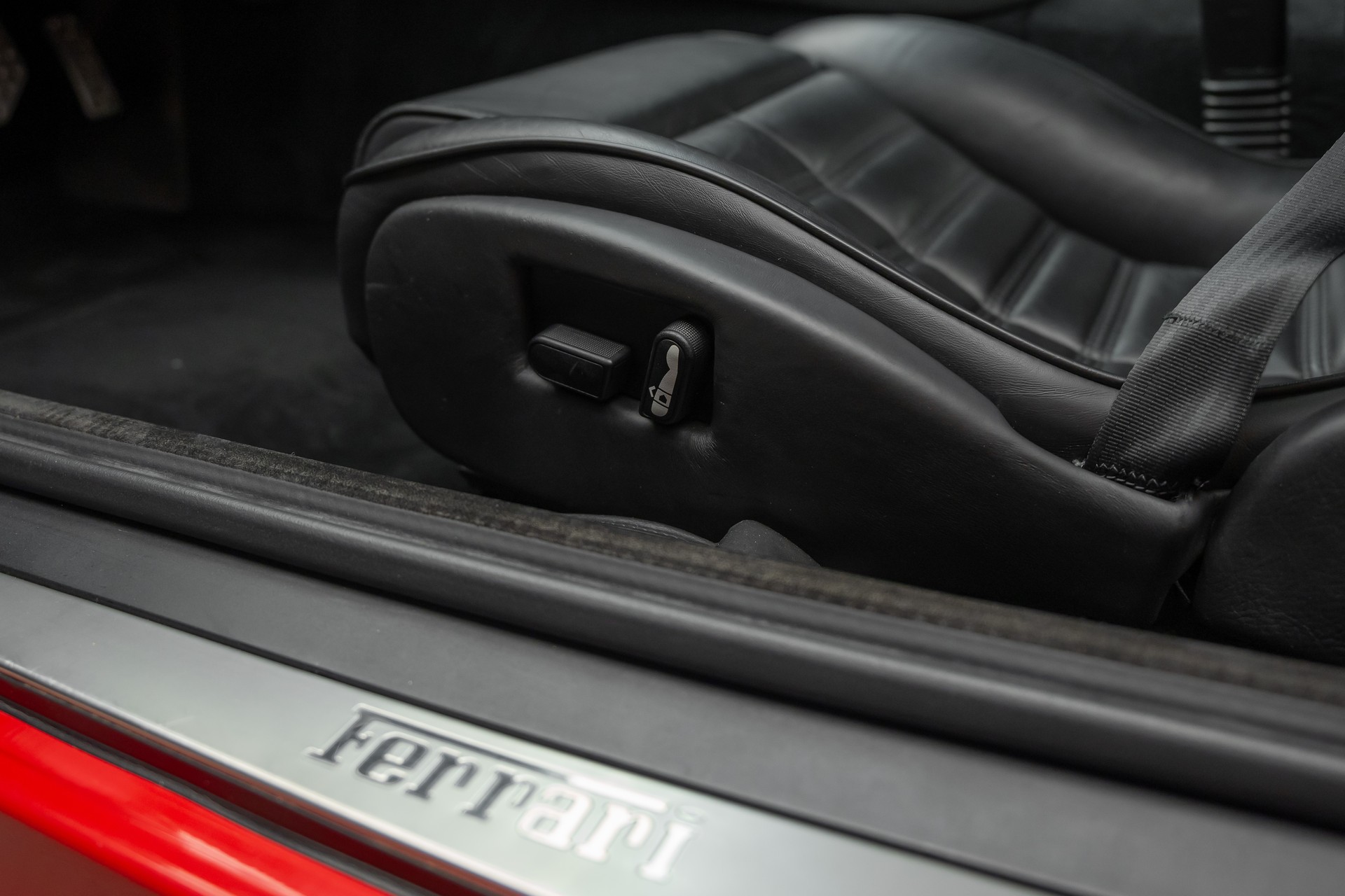 FERRARI F550 Maranello-image-14