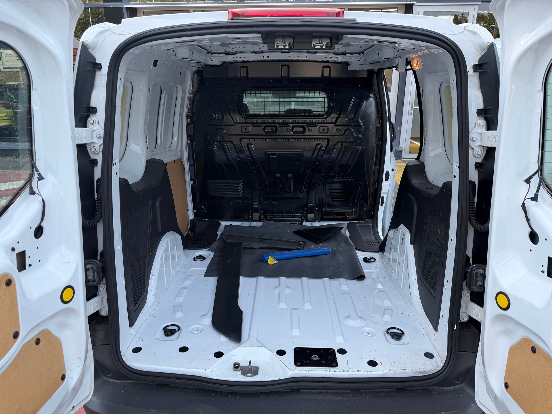 FORD Transit Connect Van T220 1.5 TDCi Ambiente-image-14