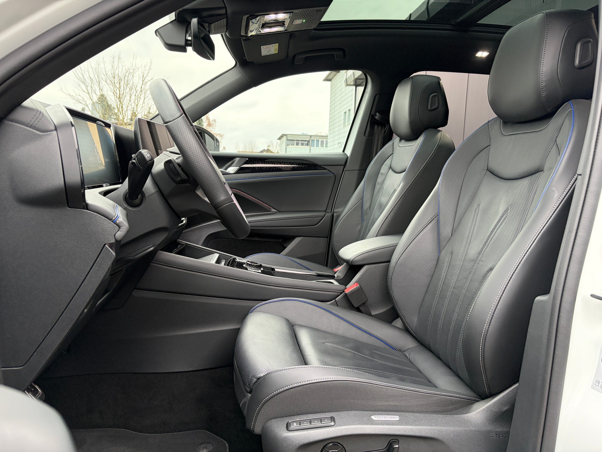 VW Tiguan 2.0 TDI SCR R-Line DSG *VOLLLEDER*-image-9