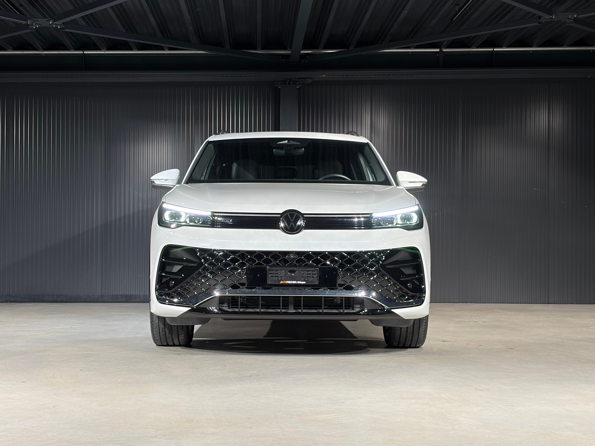 VW Tiguan 2.0 TDI SCR R-Line DSG *VOLLLEDER*-showroom-element-2