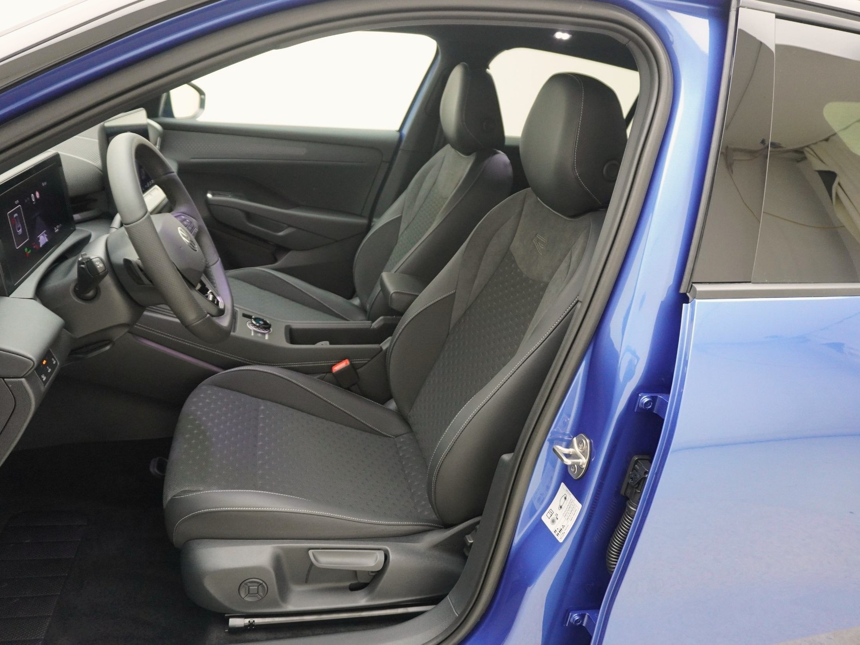 VW T-Roc 1.5 eTSI R-Line DSG-image-12