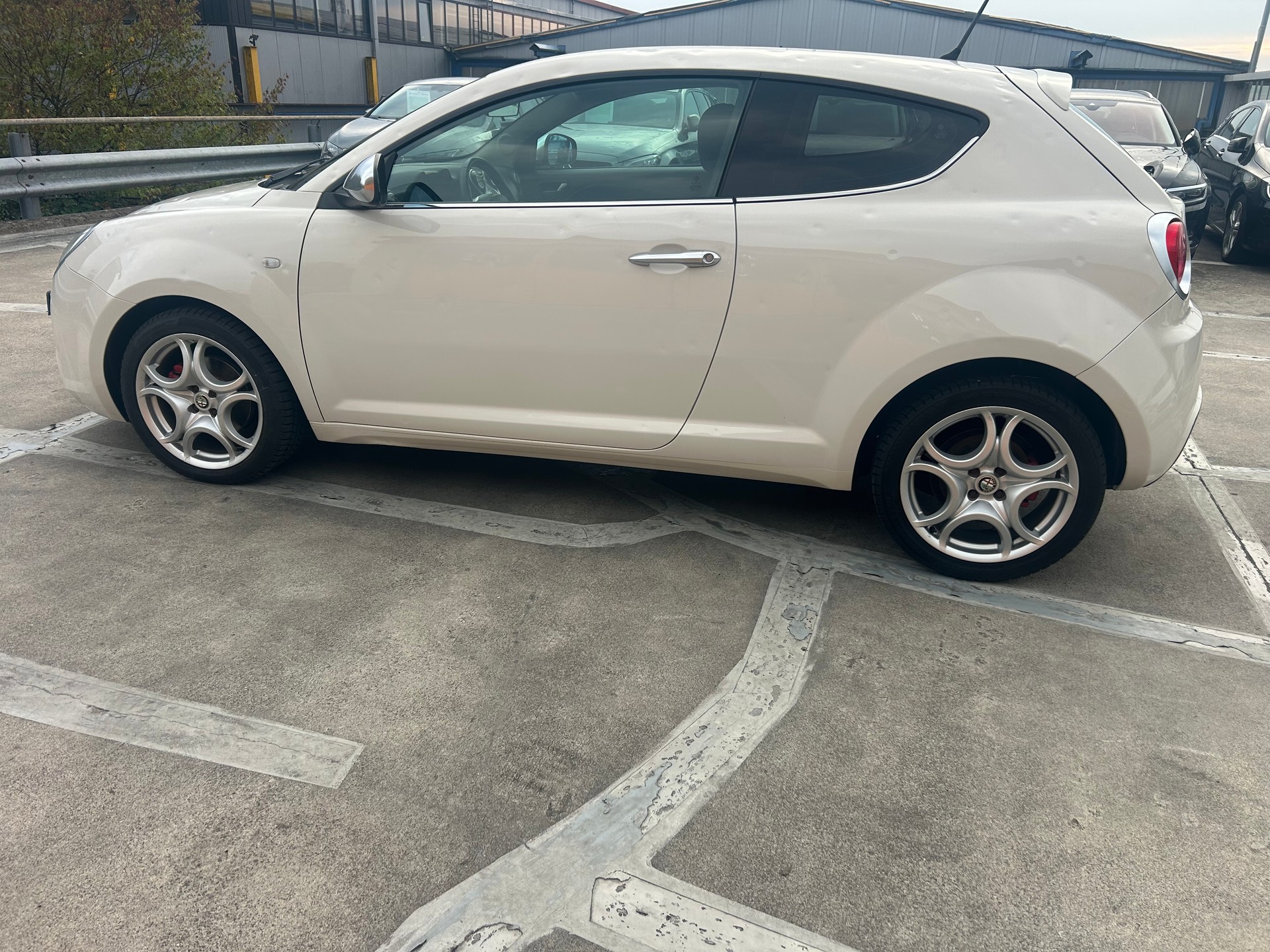ALFA ROMEO MiTo 1.4 TB Distinctive-showroom-element-1
