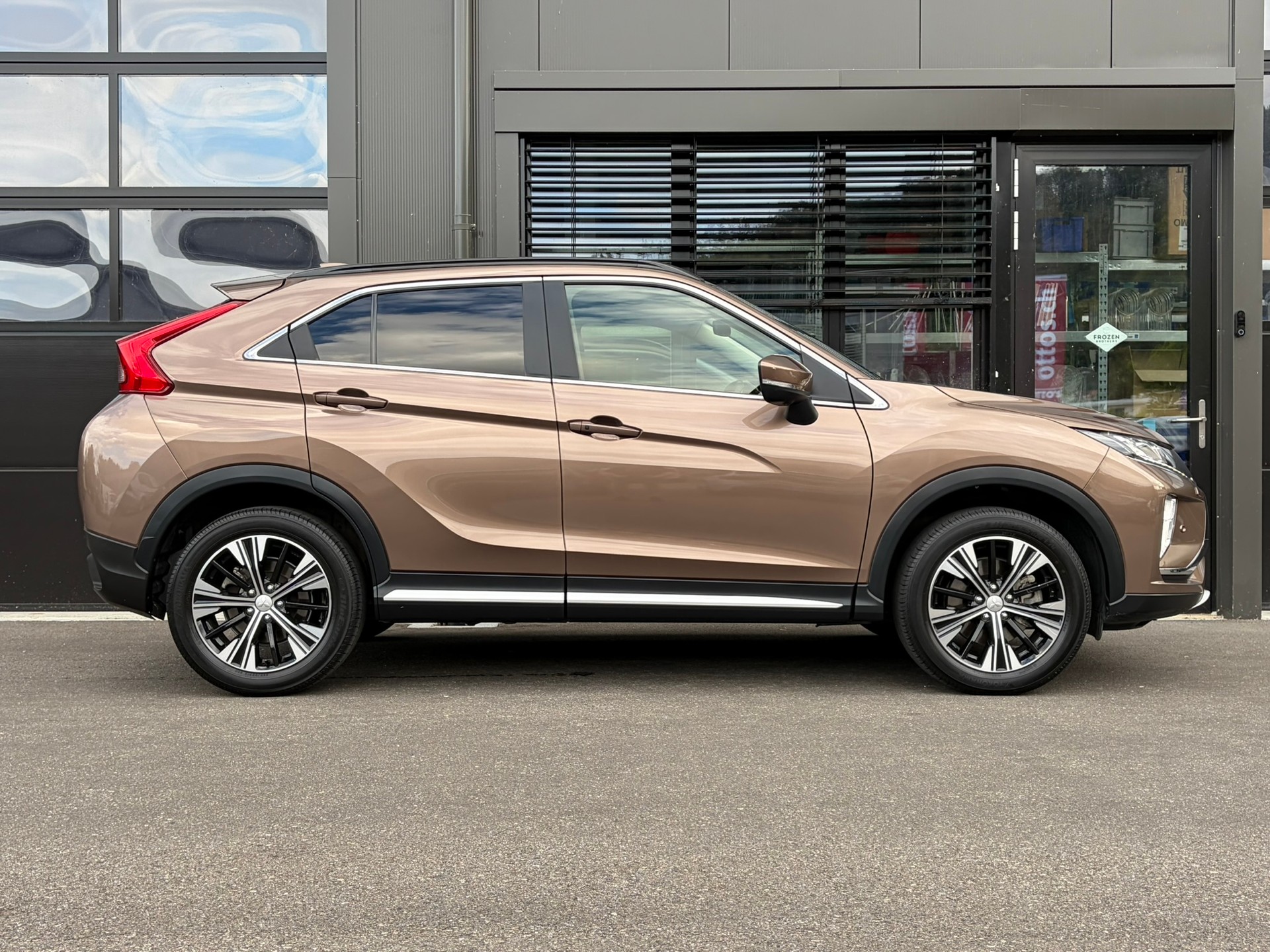 MITSUBISHI Eclipse Cross 1.5 T-Mivec Value 4WD CVT-showroom-element-2