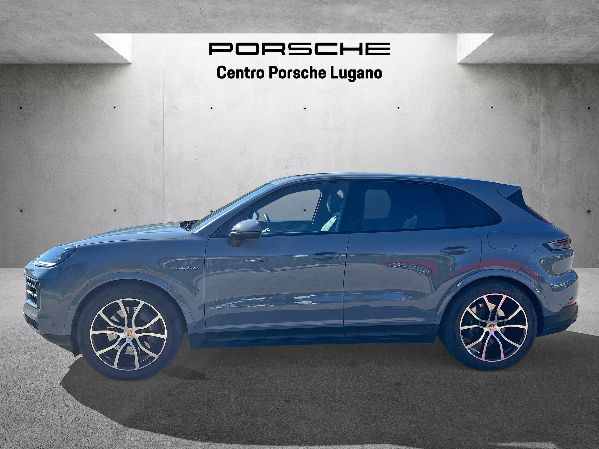 PORSCHE Cayenne E-Hybrid-image-1