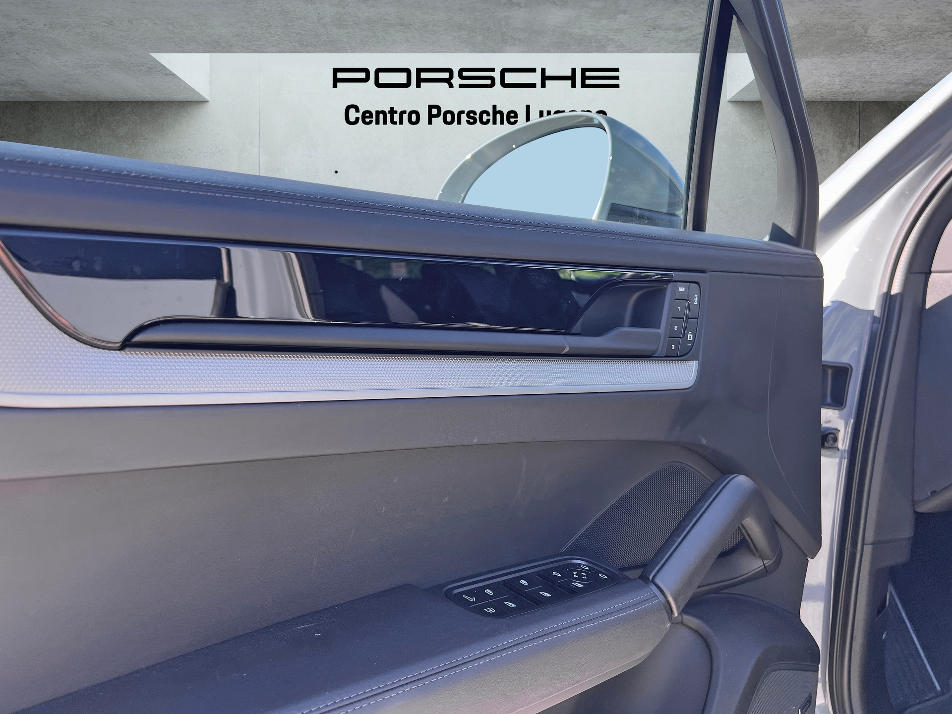 PORSCHE Cayenne E-Hybrid-image-28