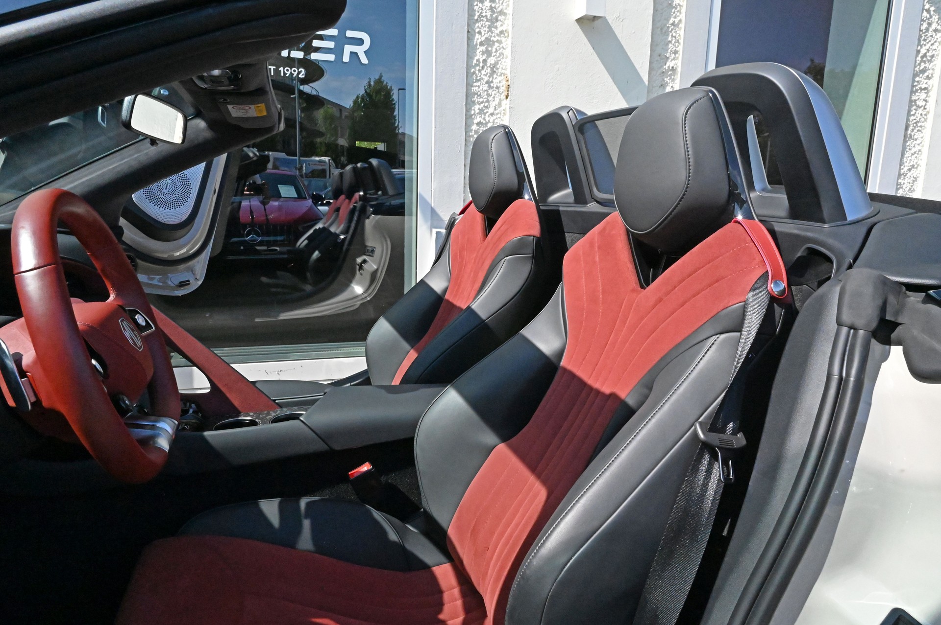 MG Cyberster 77kWh 4WD-image-8