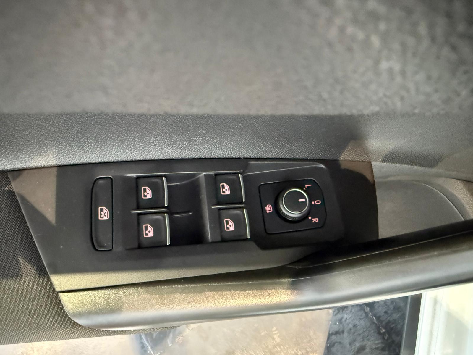 VW Polo 2.0 TSI GTI DSG-image-15