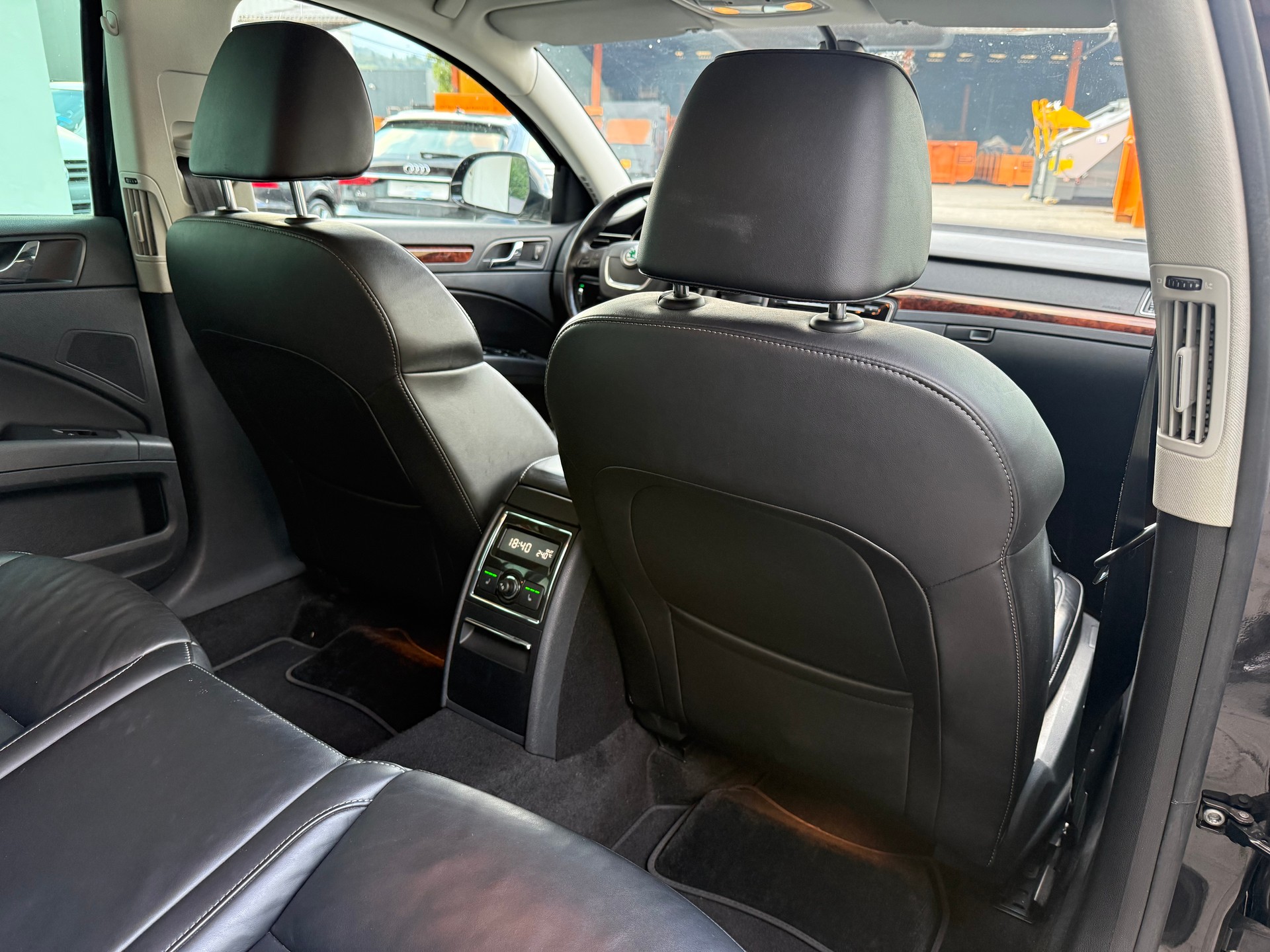 SKODA Superb Combi 2.0 TDi AllDrive4x4 DSG-image-15