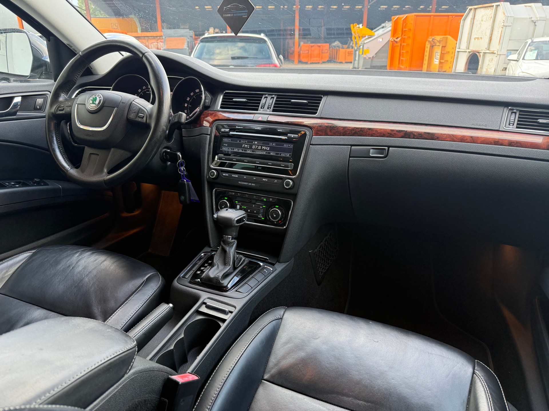 SKODA Superb Combi 2.0 TDi AllDrive4x4 DSG-image-14