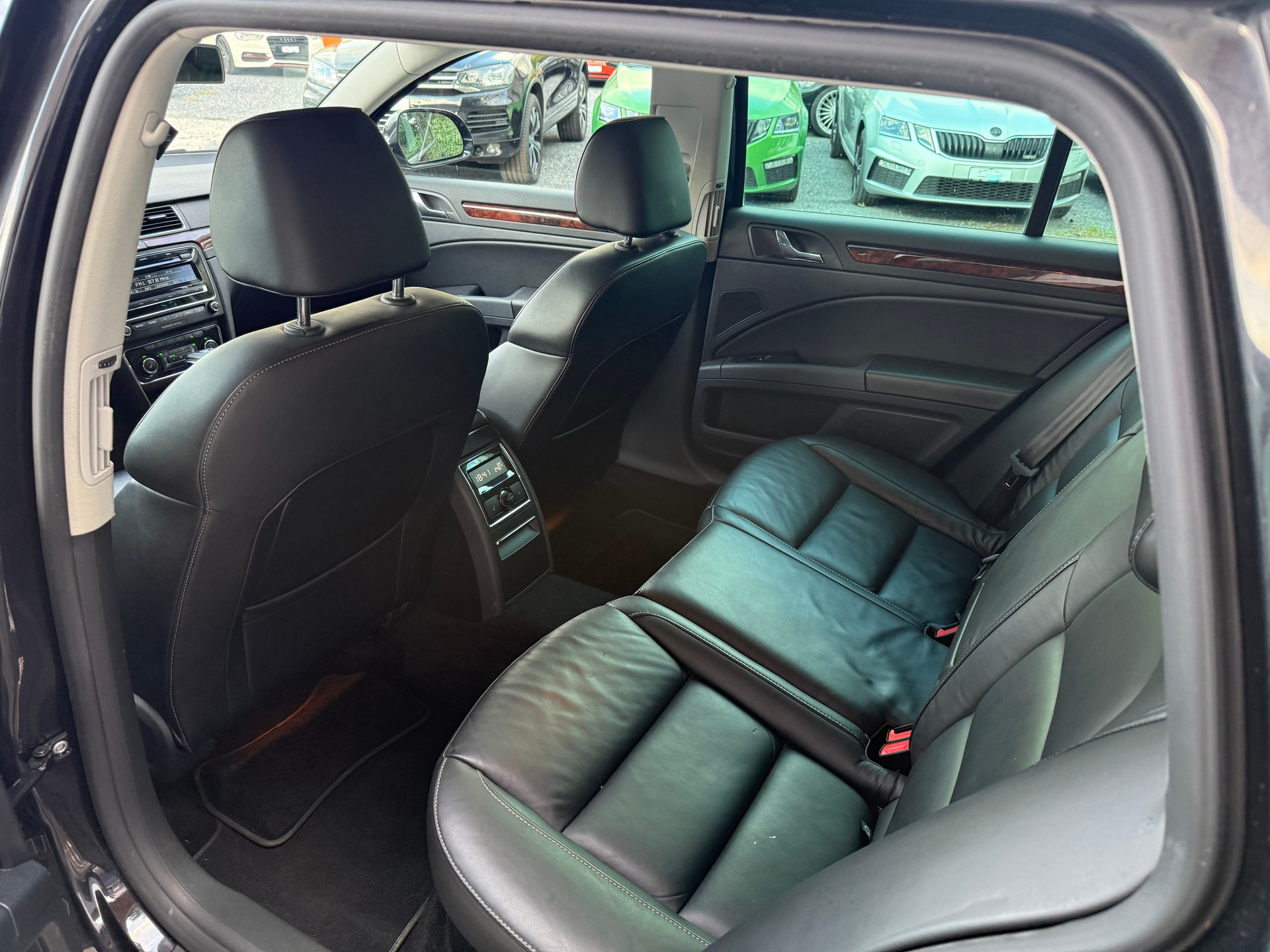 SKODA Superb Combi 2.0 TDi AllDrive4x4 DSG-image-17