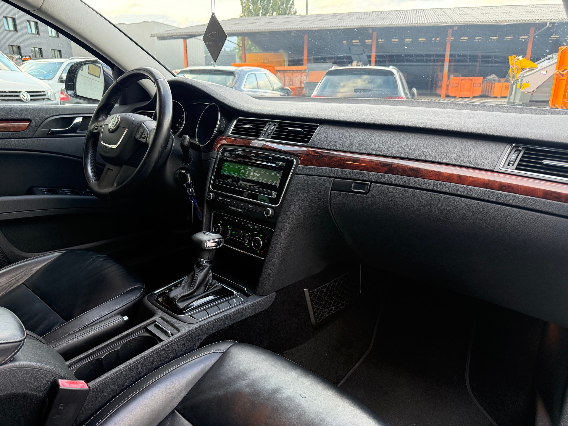 SKODA Superb Combi 2.0 TDi AllDrive4x4 DSG-image-13