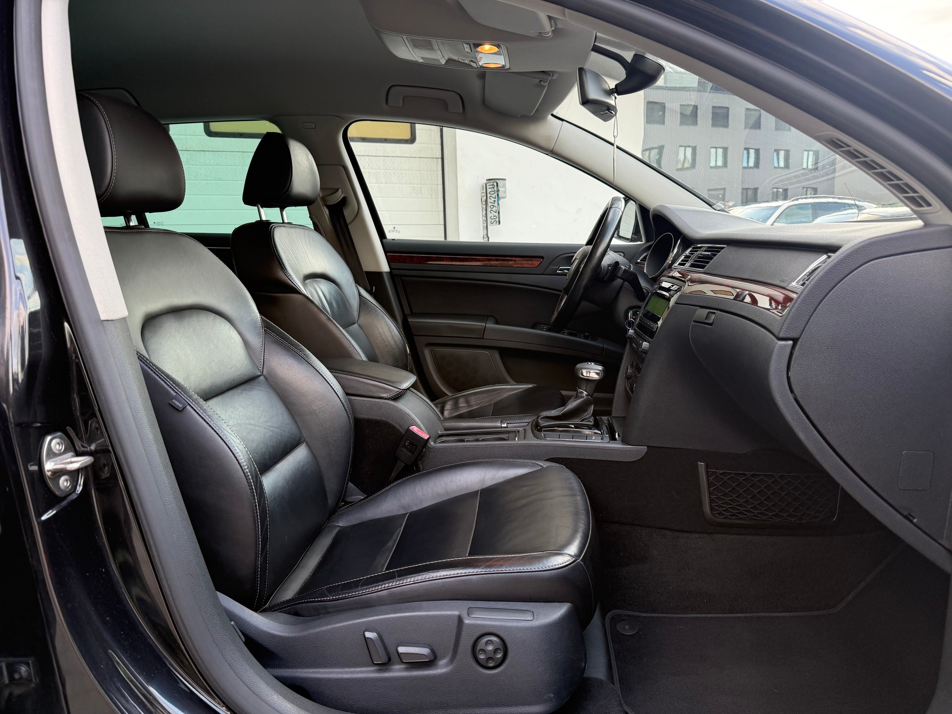SKODA Superb Combi 2.0 TDi AllDrive4x4 DSG-image-12