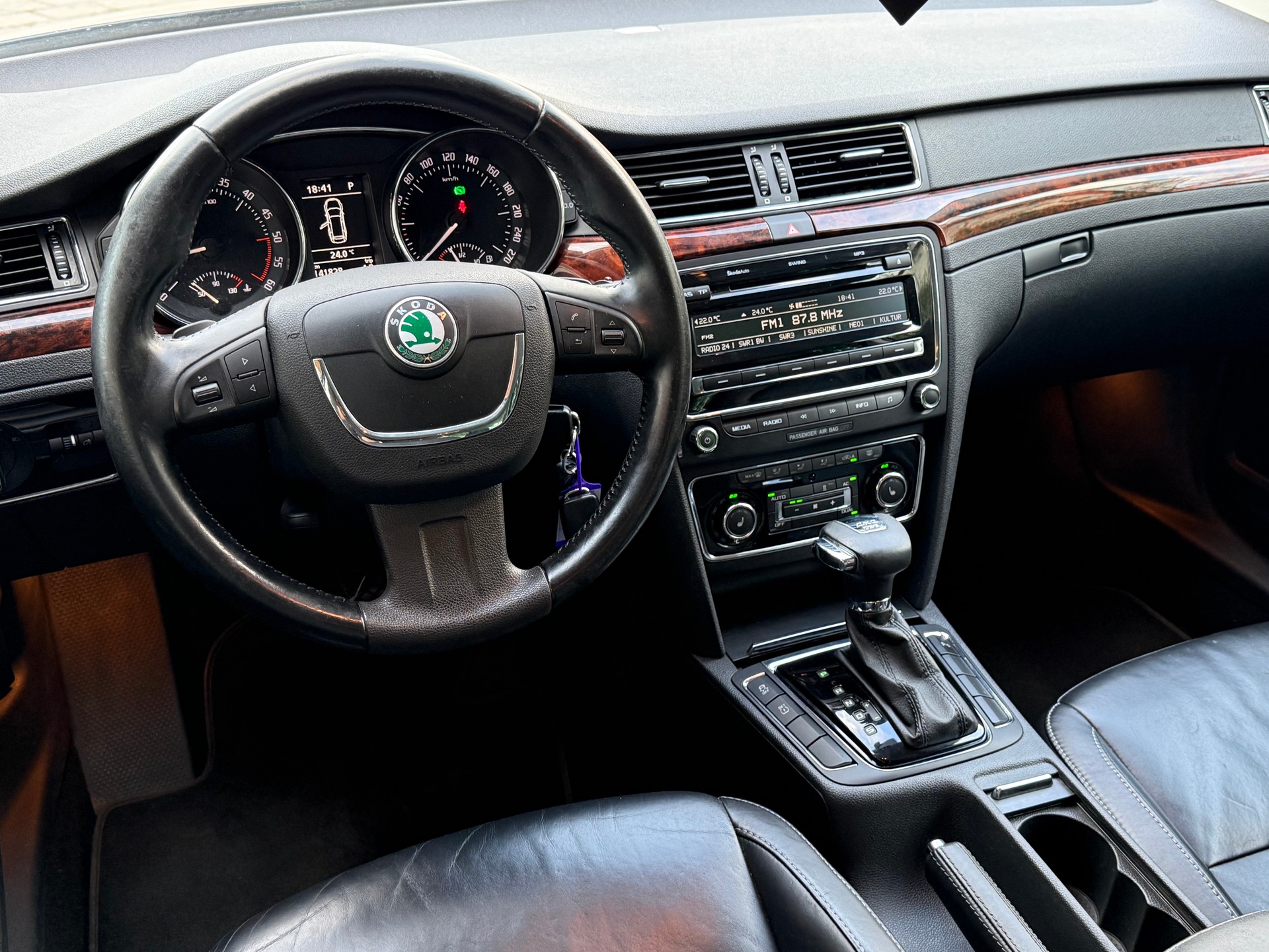 SKODA Superb Combi 2.0 TDi AllDrive4x4 DSG-image-20