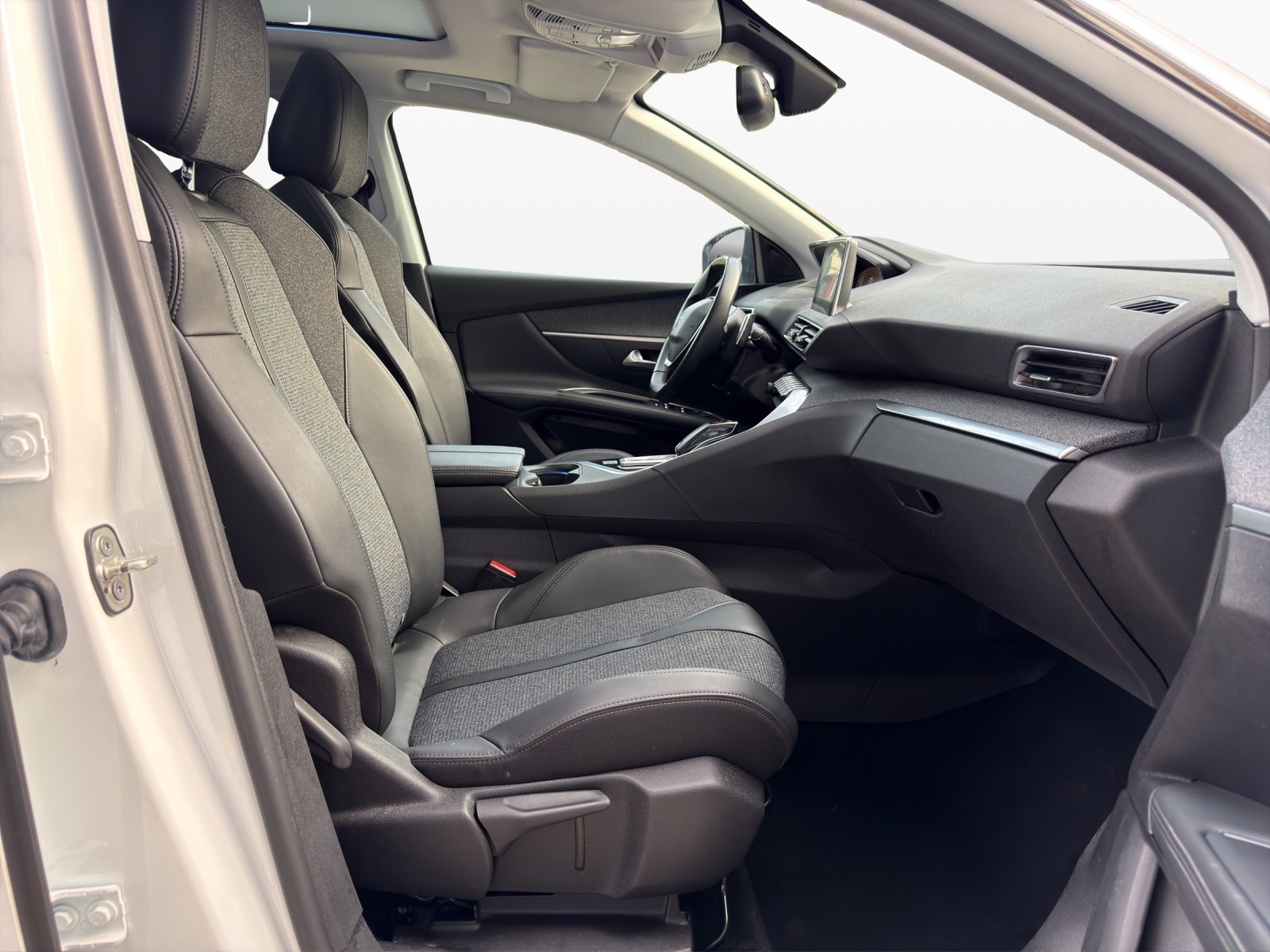 PEUGEOT 3008 1.6 THP Allure EAT-image-14