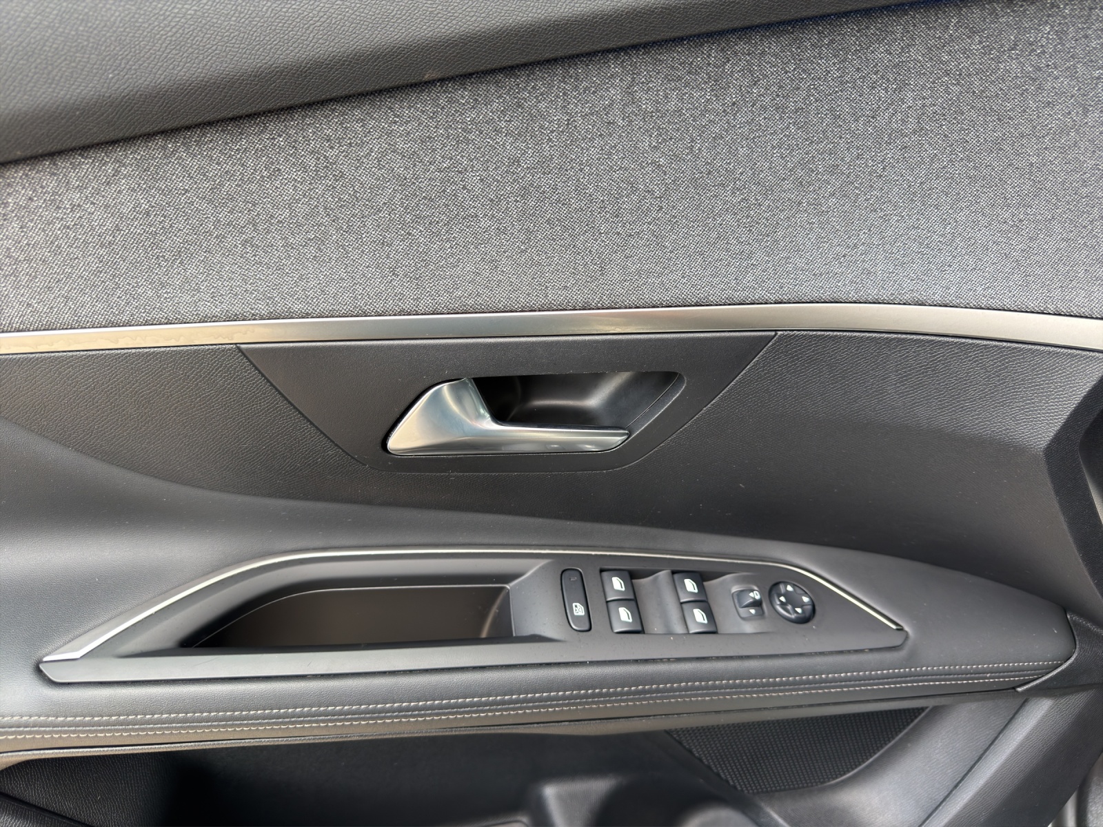 PEUGEOT 3008 1.6 THP Allure EAT-image-9