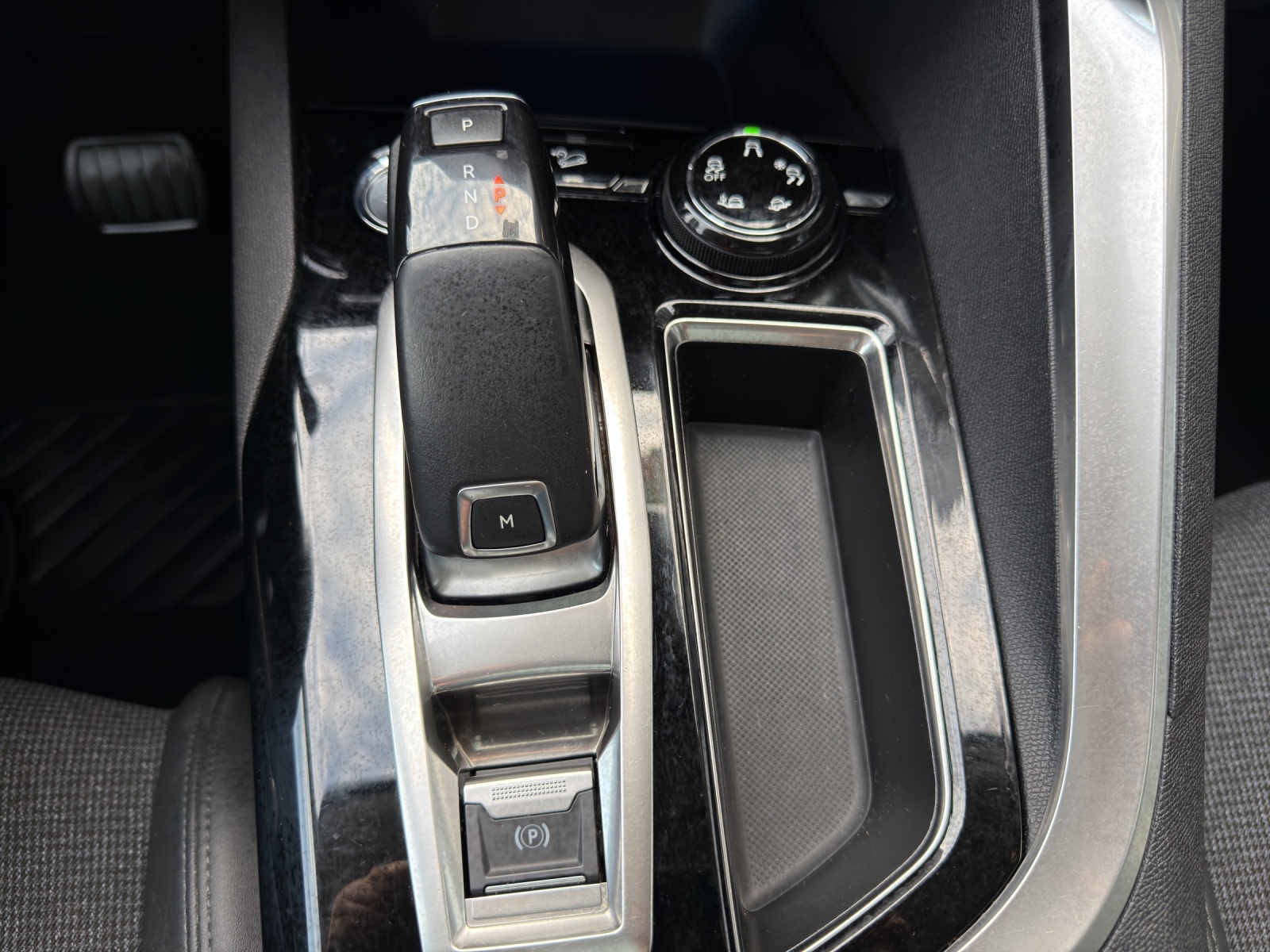 PEUGEOT 3008 1.6 THP Allure EAT-image-21