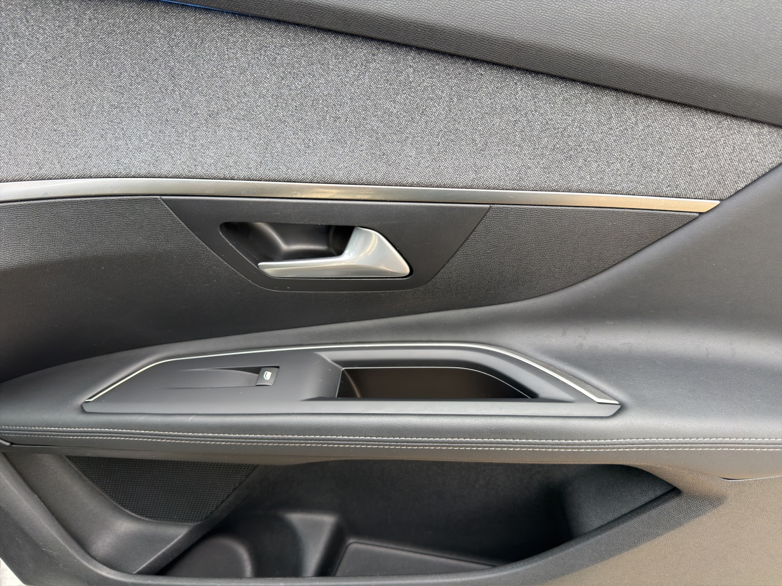 PEUGEOT 3008 1.6 THP Allure EAT-image-16