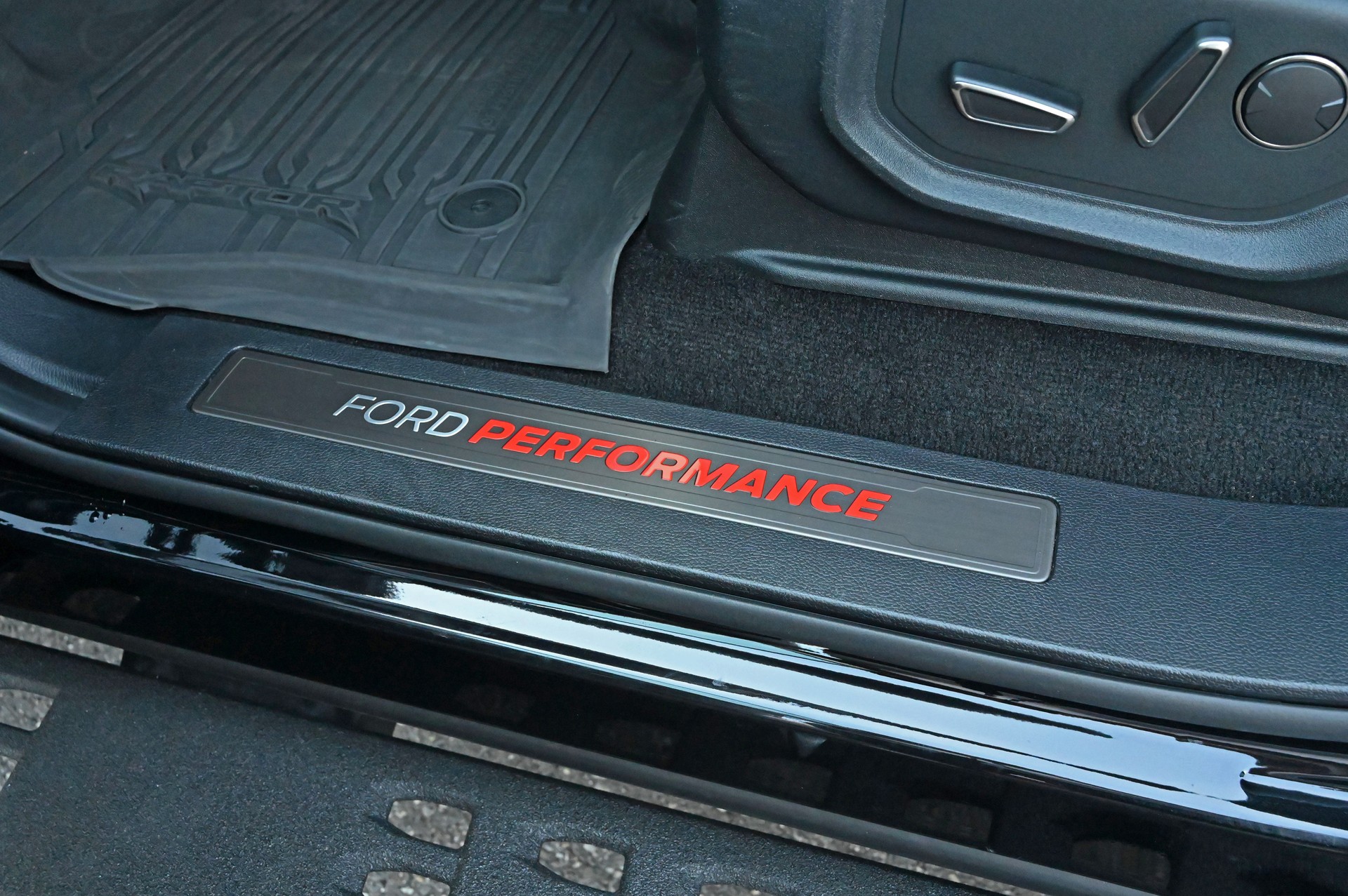 FORD F-150 Raptor SuperCab 3.5 EcoBoost V6 4x4-image-16