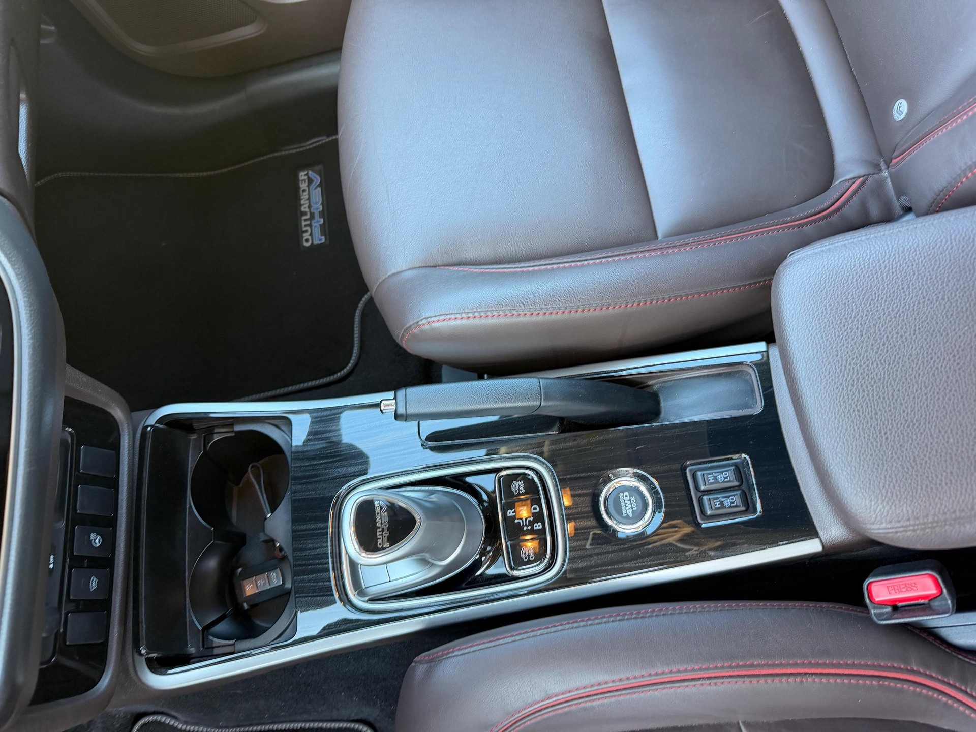 MITSUBISHI Outlander 2.0 PHEV Diamond-image-8