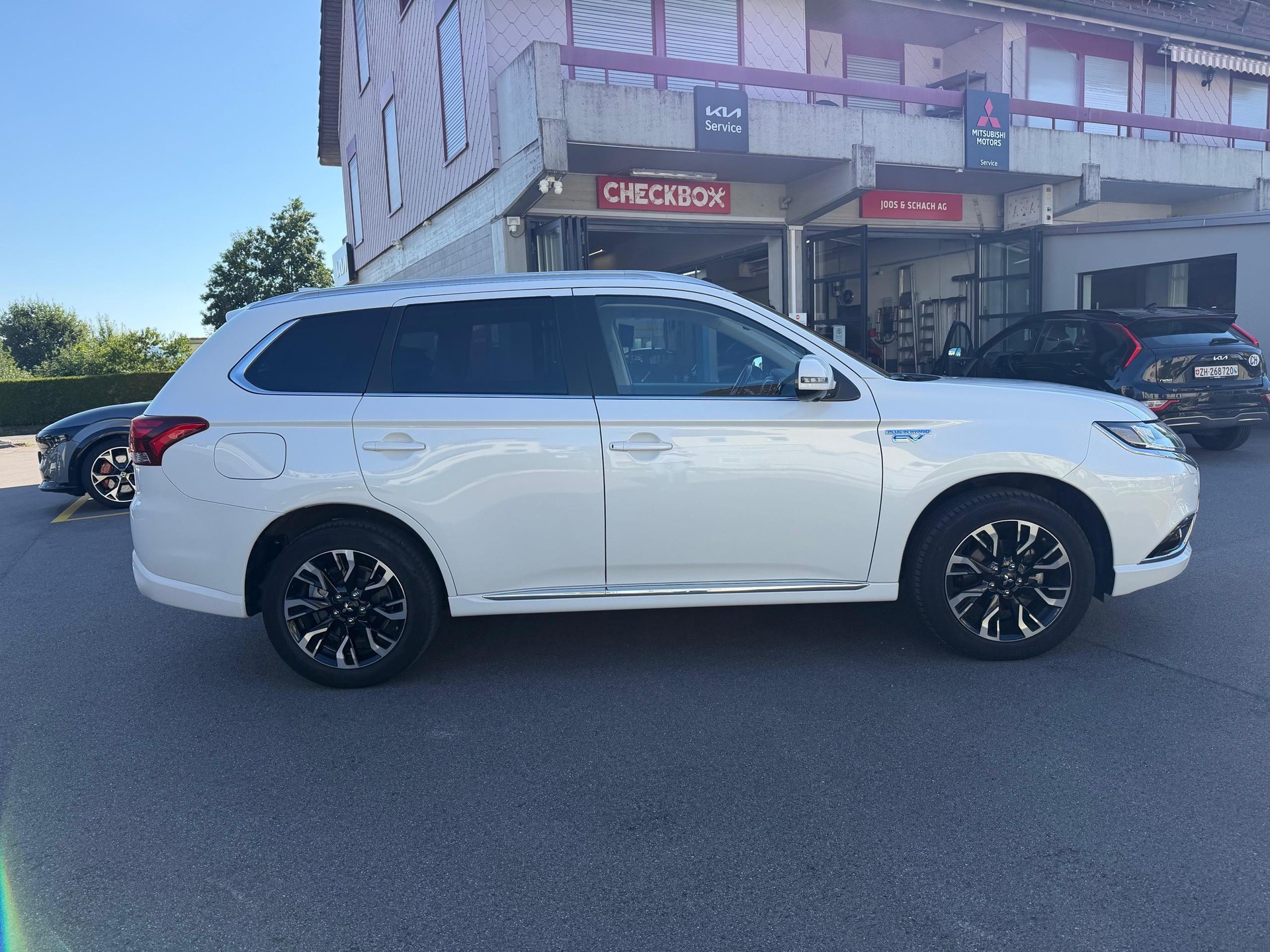 MITSUBISHI Outlander 2.0 PHEV Diamond-image-3
