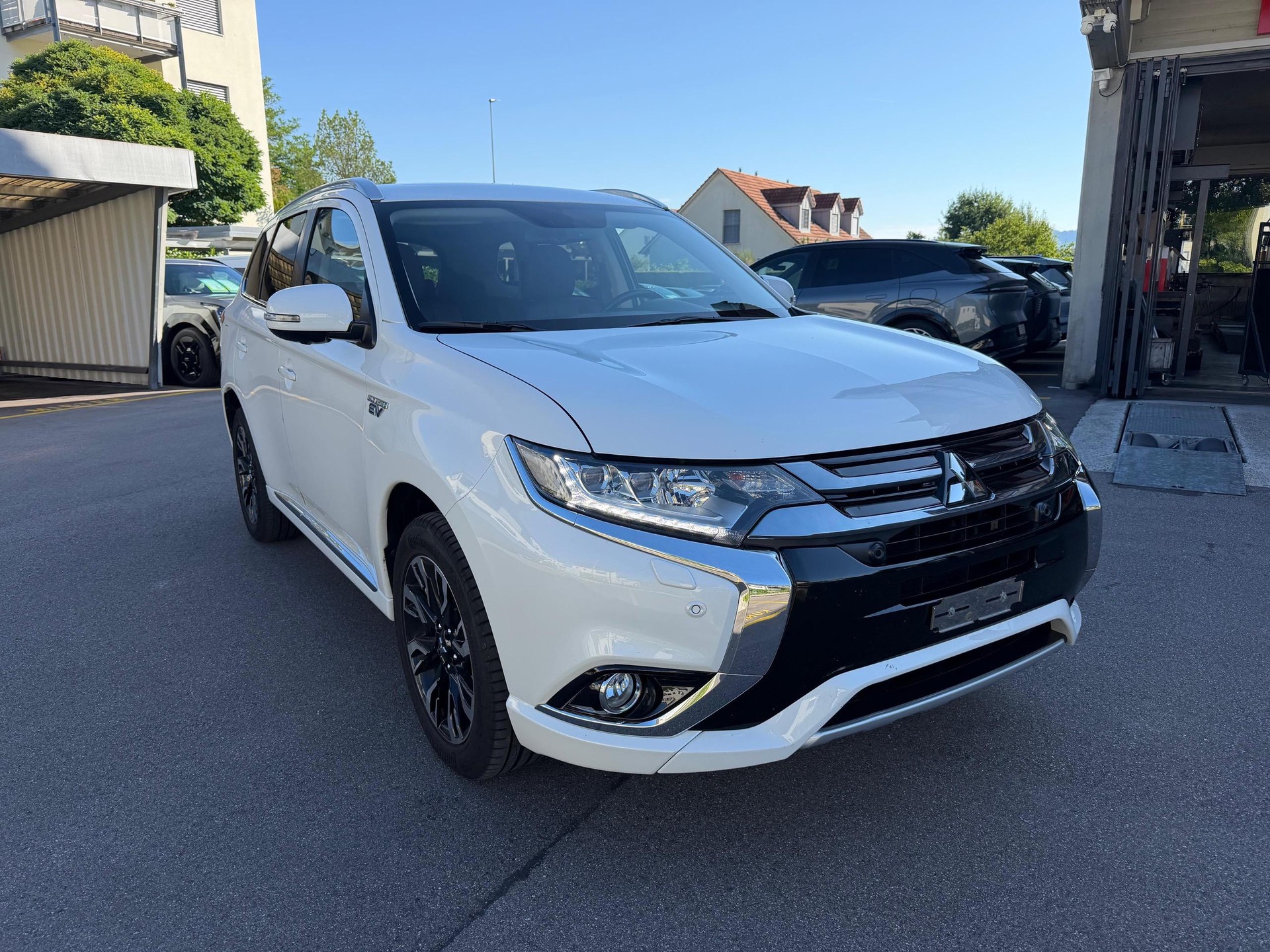MITSUBISHI Outlander 2.0 PHEV Diamond-image-2