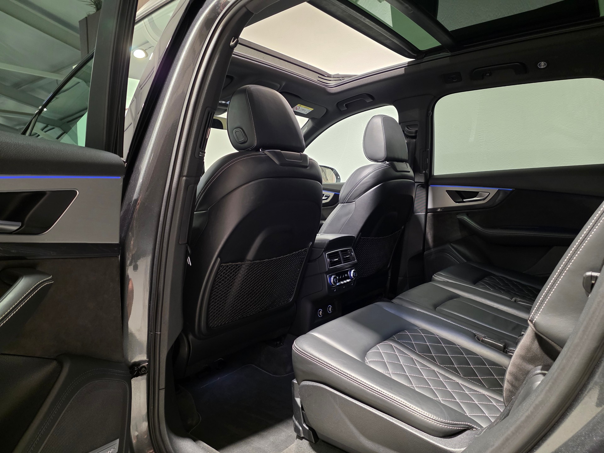 AUDI SQ7 4.0 TDI quattro tiptronic-image-17