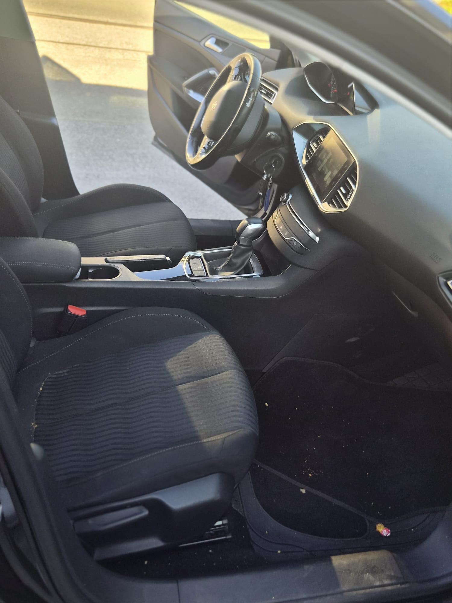 PEUGEOT 308 SW 1.2 THP Allure Automatic-image-5